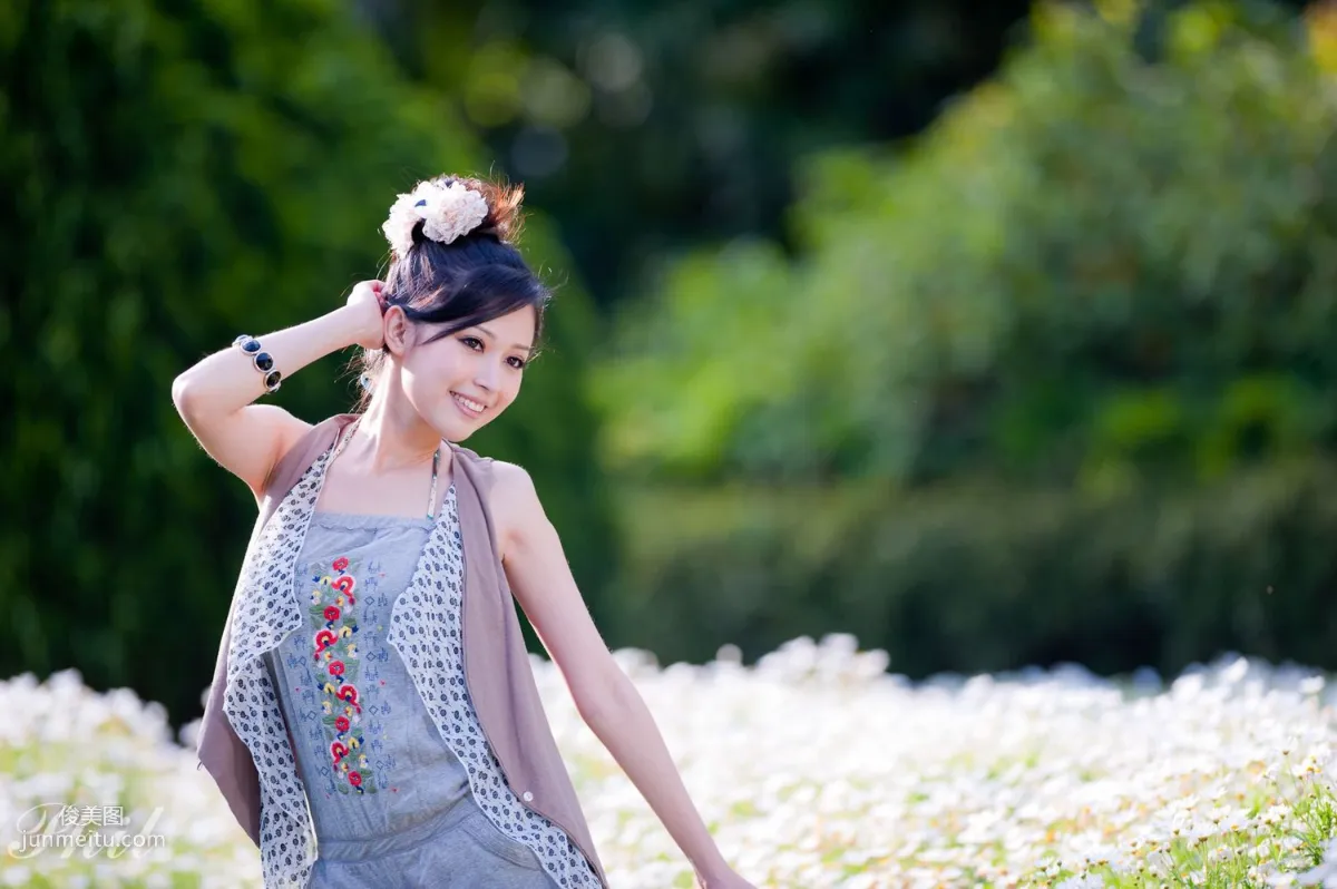Taiwan Goddess Avy Du Kewei "Suspender Shorts Series" Fresh and Beautiful Outdoor Photo Set photo 3