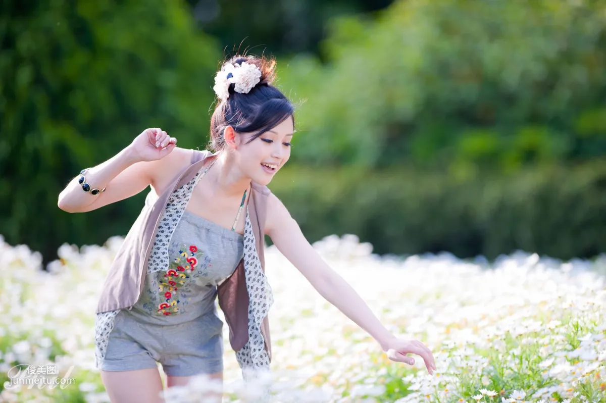 Taiwan Goddess Avy Du Kewei "Suspender Shorts Series" Fresh and Beautiful Outdoor Photo Set photo 7