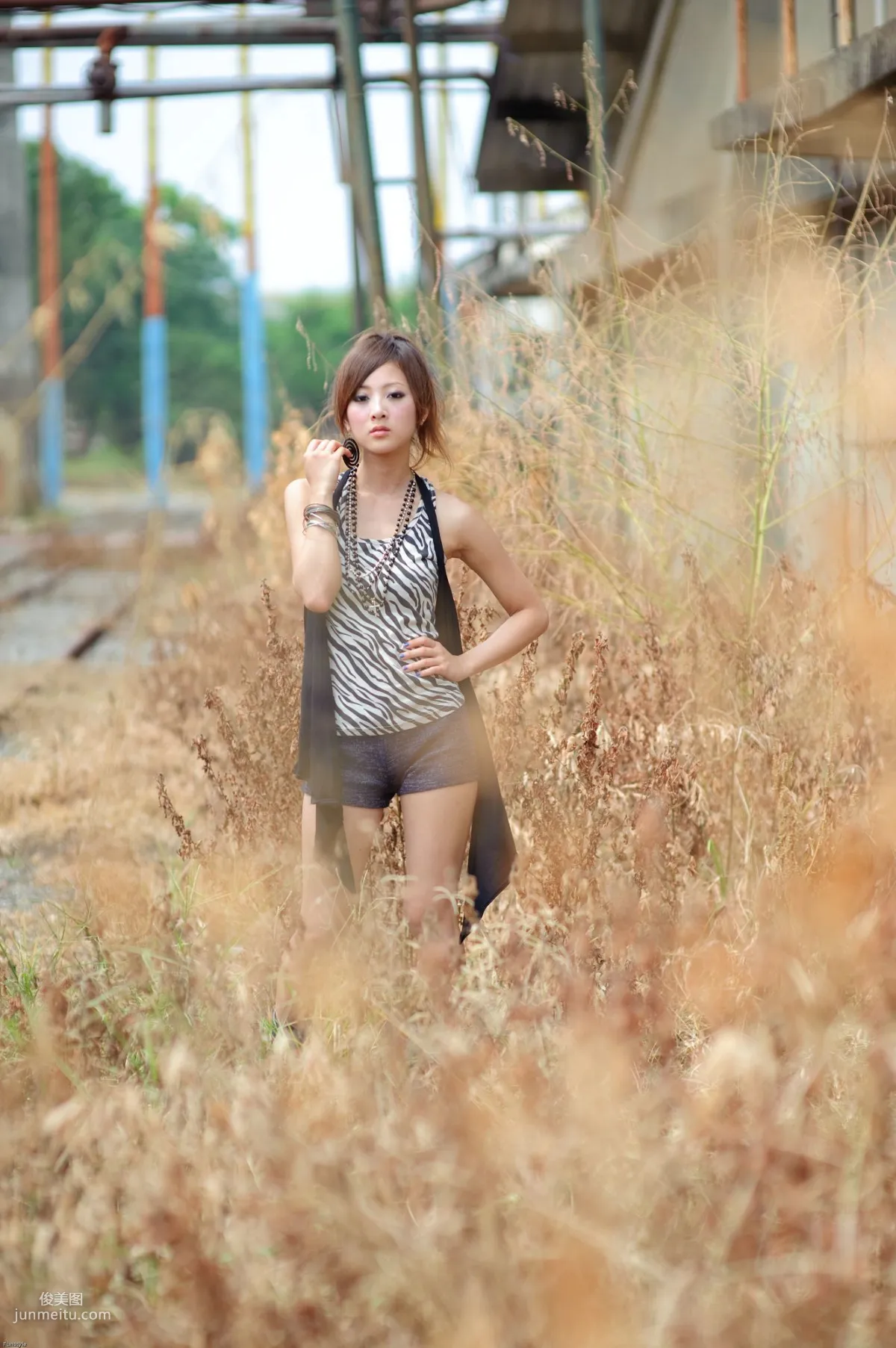 Mikako/Zhang Yunfei Bridgehead Sugar Factory Outdoor Shoot Photo Set photo 20