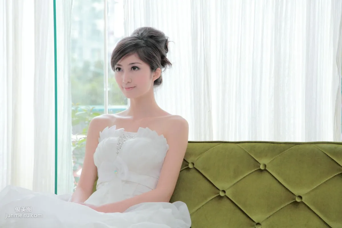 Taiwan Elegant Beauty Emily, Beautiful White Wedding Dress Photo Set photo 36