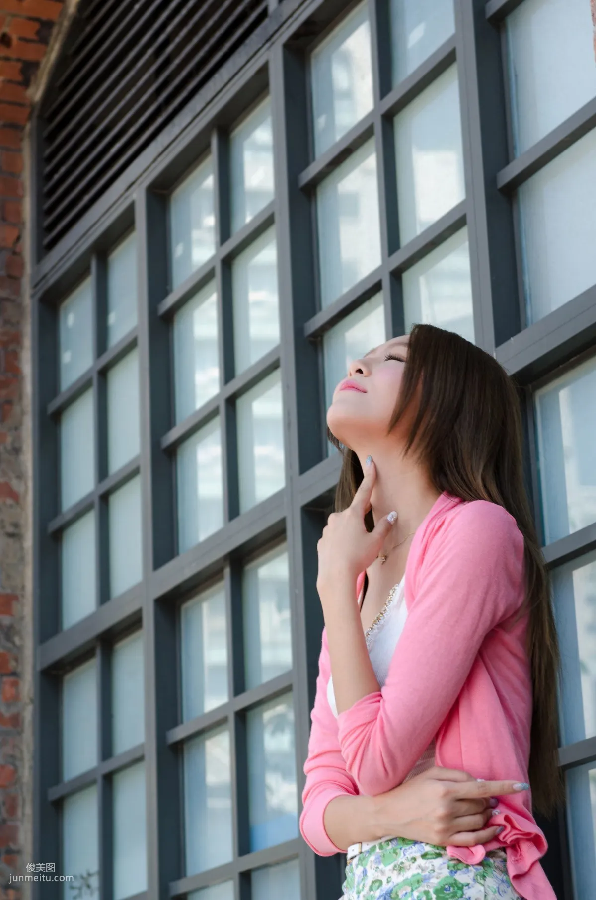 Winnie Xiaoxue / Zhuang Wenni, Urban Elf Outdoor Shoot Photo Set photo 25