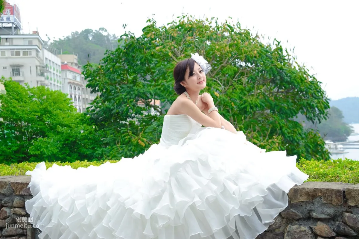 Zhang Kaijie / Zhang Yunfei "Sun Moon Lake + Paper Church (Wedding Dress)" Photo Set photo 15