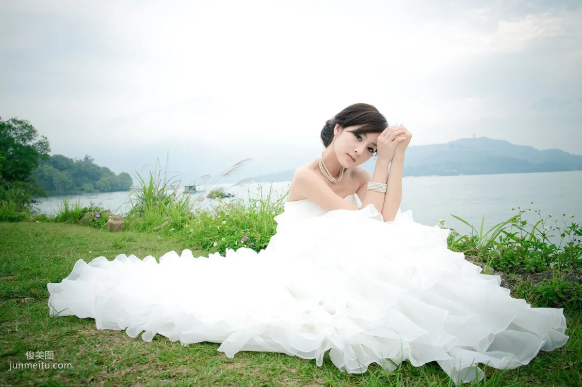 Zhang Kaijie / Zhang Yunfei "Sun Moon Lake + Paper Church (Wedding Dress)" Photo Set photo 32