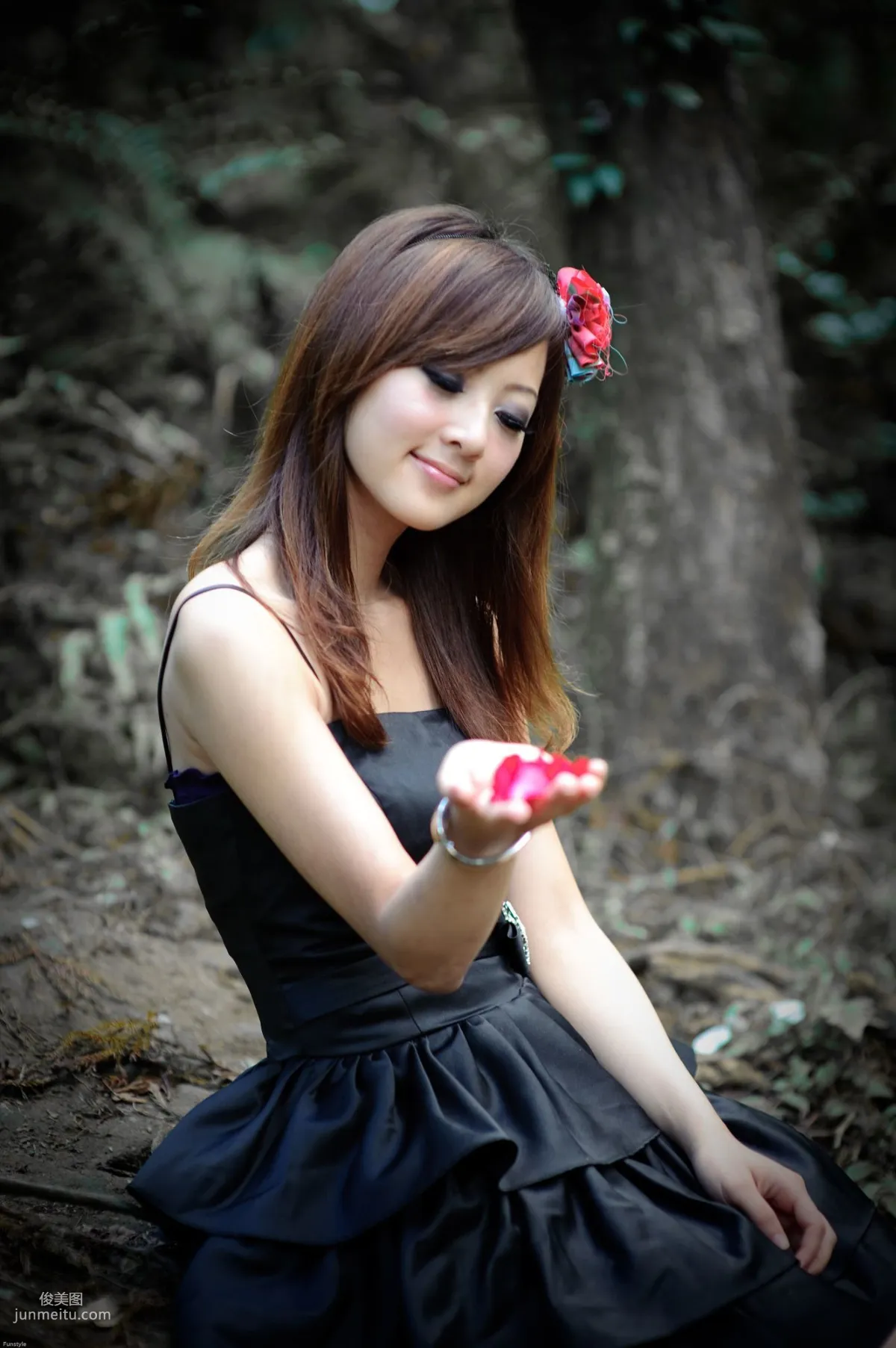 Guo Zi MM/Mikako White Waltz + Black Obsession Outdoor Photo Set photo 98