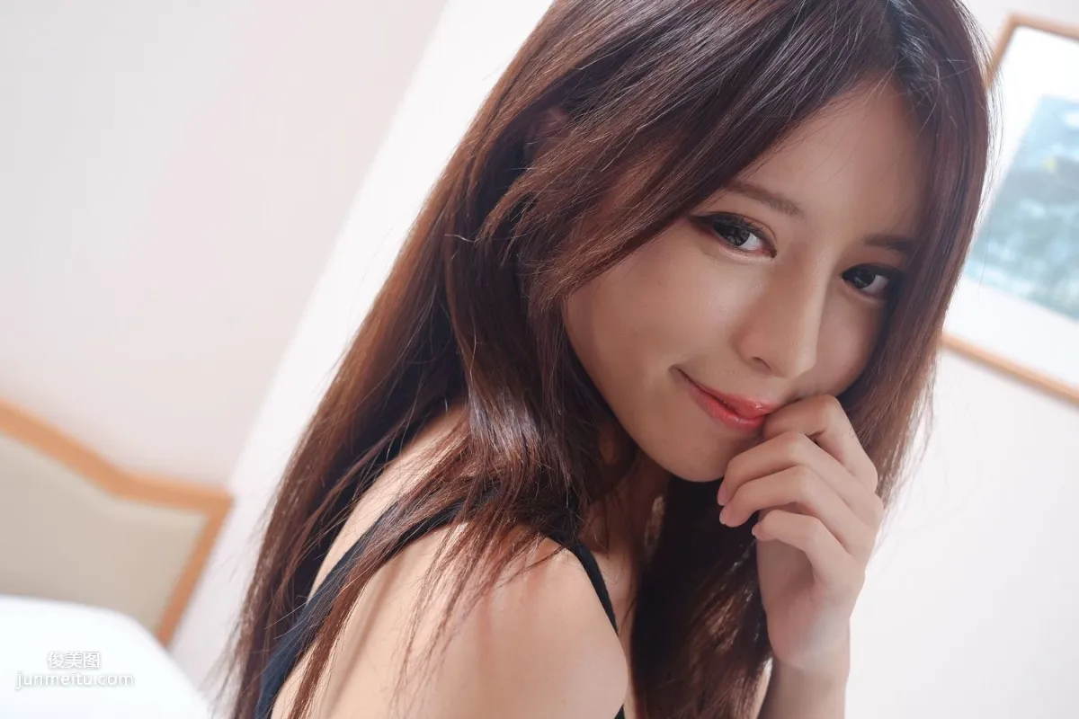 Internet Celebrity and Young Model Zhang Qijun JULIE Sweet Straps Goddess Photo Set photo 13