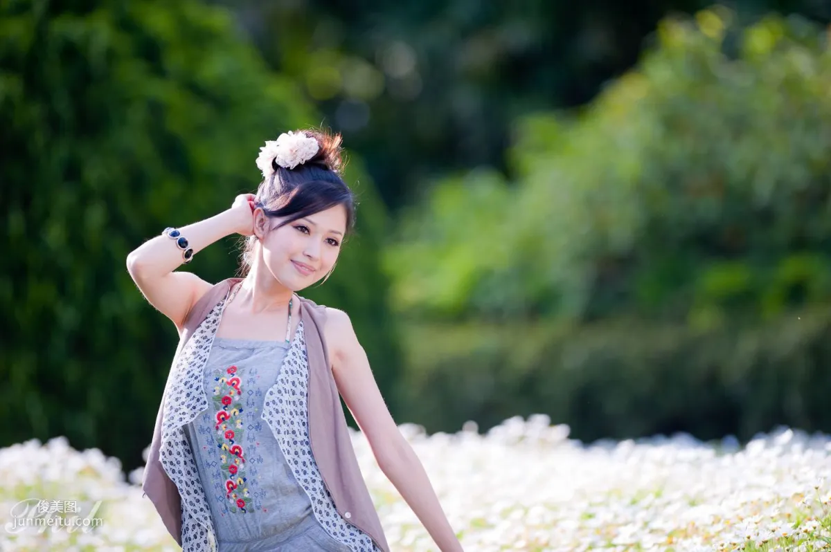 Taiwan Goddess Avy Du Kewei "Suspender Shorts Series" Fresh and Beautiful Outdoor Photo Set photo 2