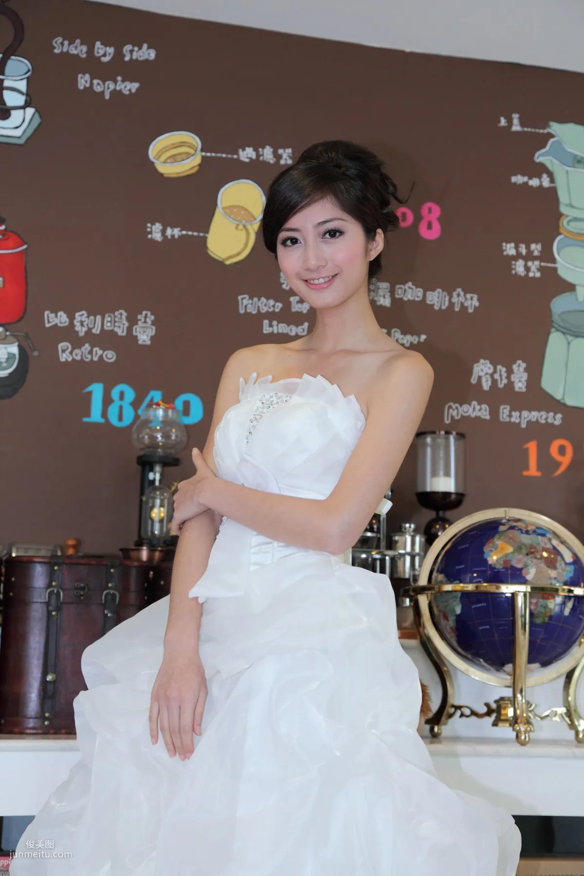 Taiwan Elegant Beauty Emily, Beautiful White Wedding Dress Photo Set photo 19