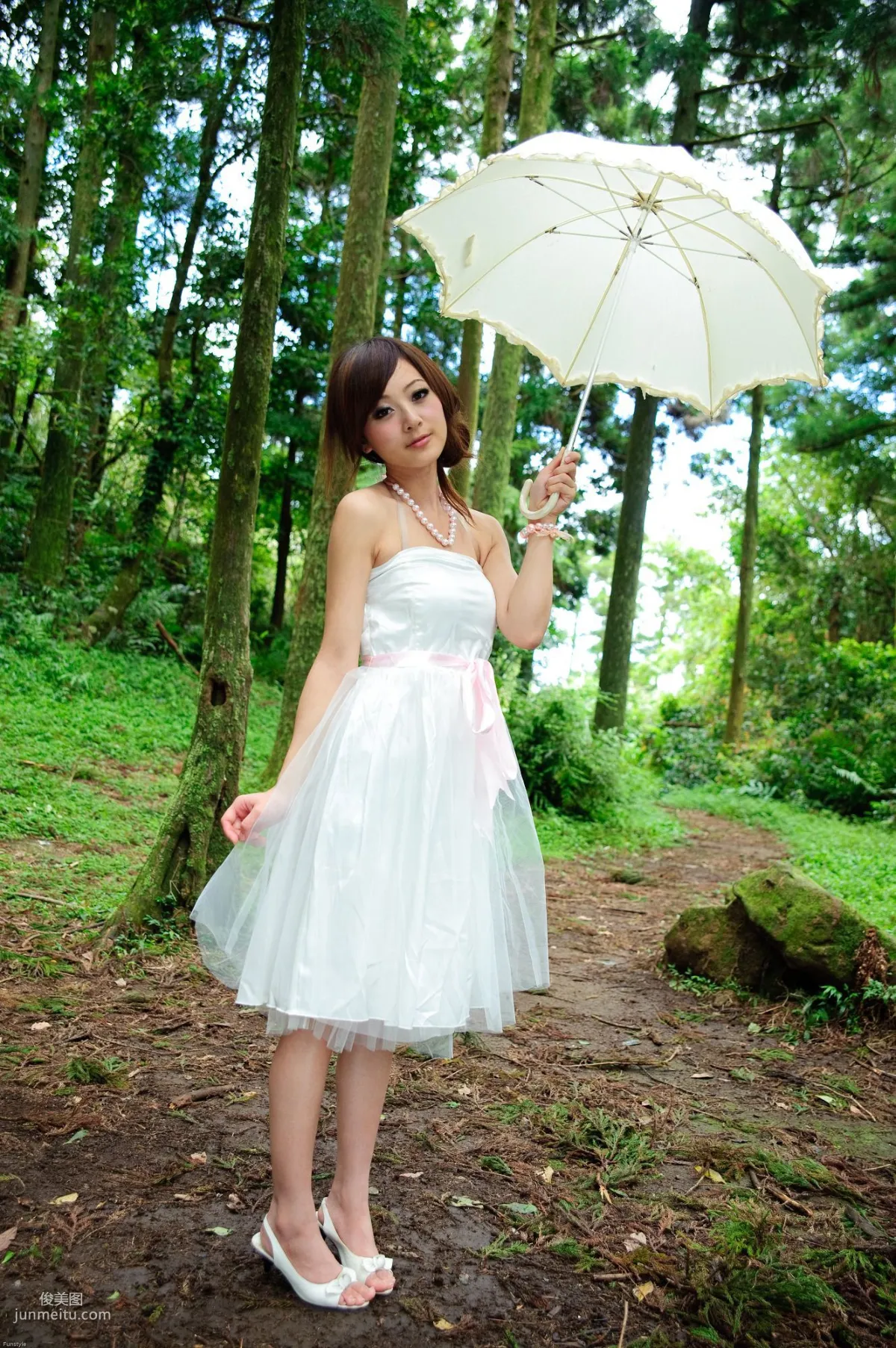 Guo Zi MM/Mikako White Waltz + Black Obsession Outdoor Photo Set photo 27