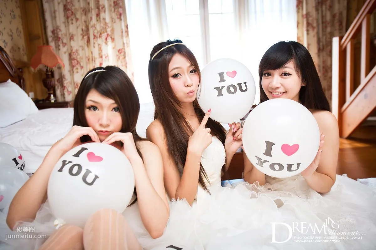 Taiwan Internet Celebrity Winnie Xiaoxue Qingjing Autumn Dream Moment Wedding Dress Chapter Photo Set photo 110