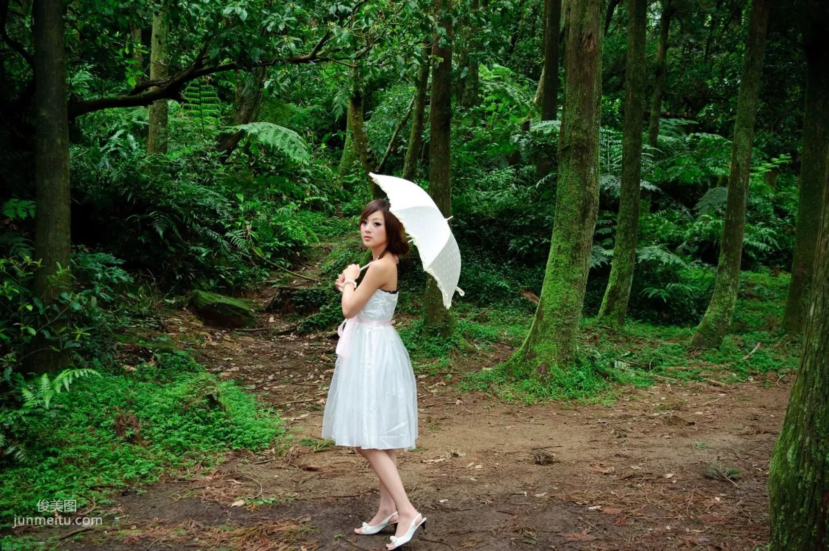 Guo Zi MM/Mikako White Waltz + Black Obsession Outdoor Photo Set photo 22