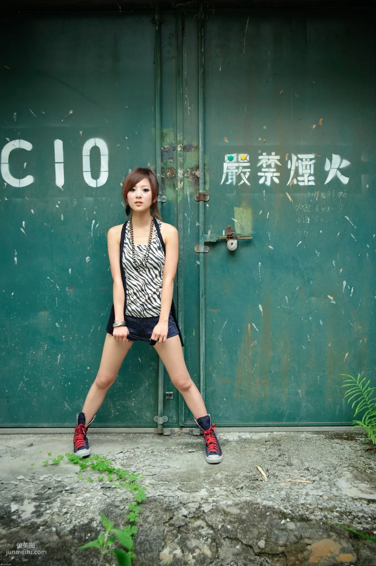 Mikako/Zhang Yunfei Bridgehead Sugar Factory Outdoor Shoot Photo Set photo 34