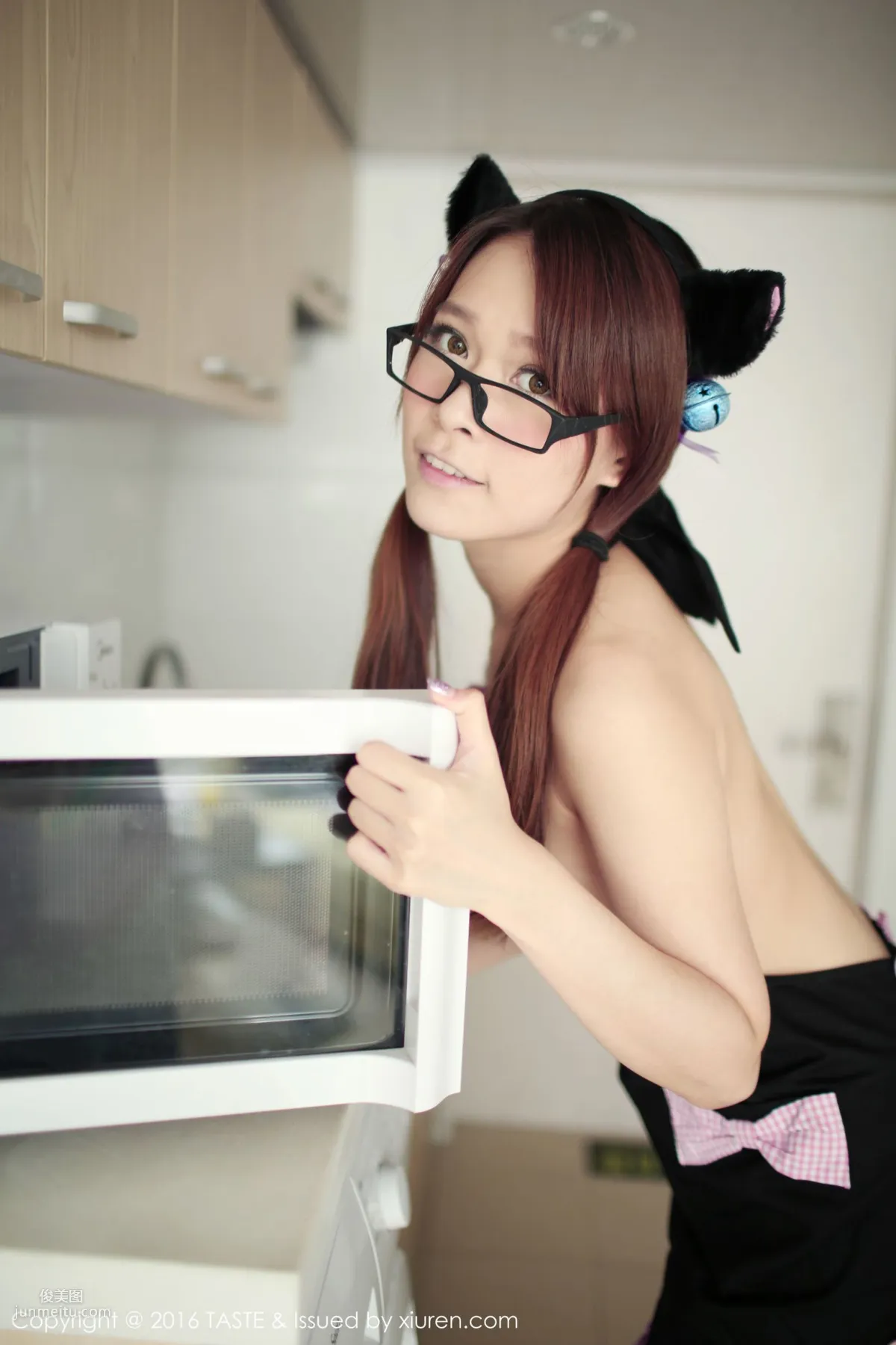 Carol Jiang, Cat-Ear Girl Kitchen Show + School Swimsuit Series [Wanwei Life] Vol.005 Photo Set photo 5