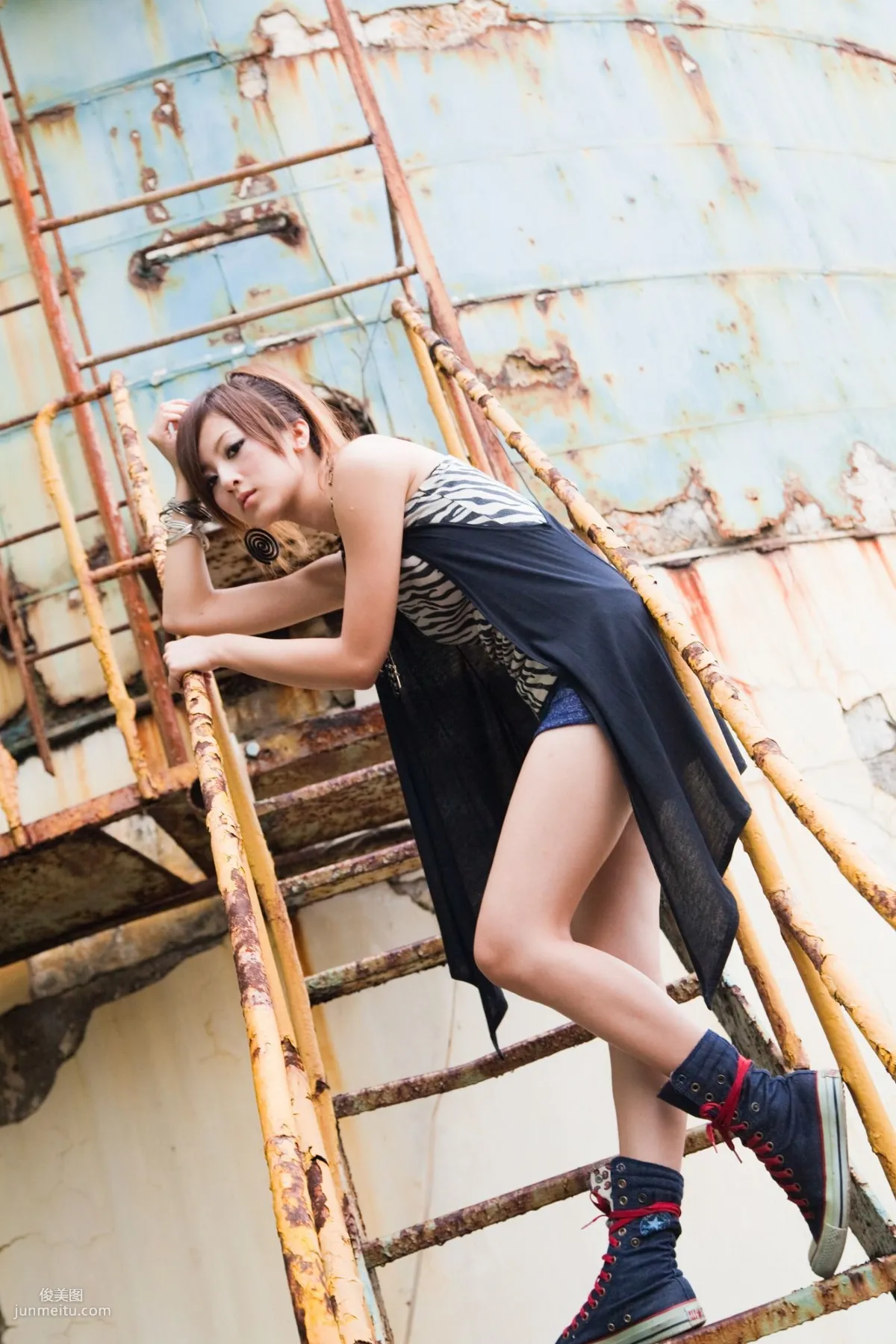Mikako/Zhang Yunfei Bridgehead Sugar Factory Outdoor Shoot Photo Set photo 39
