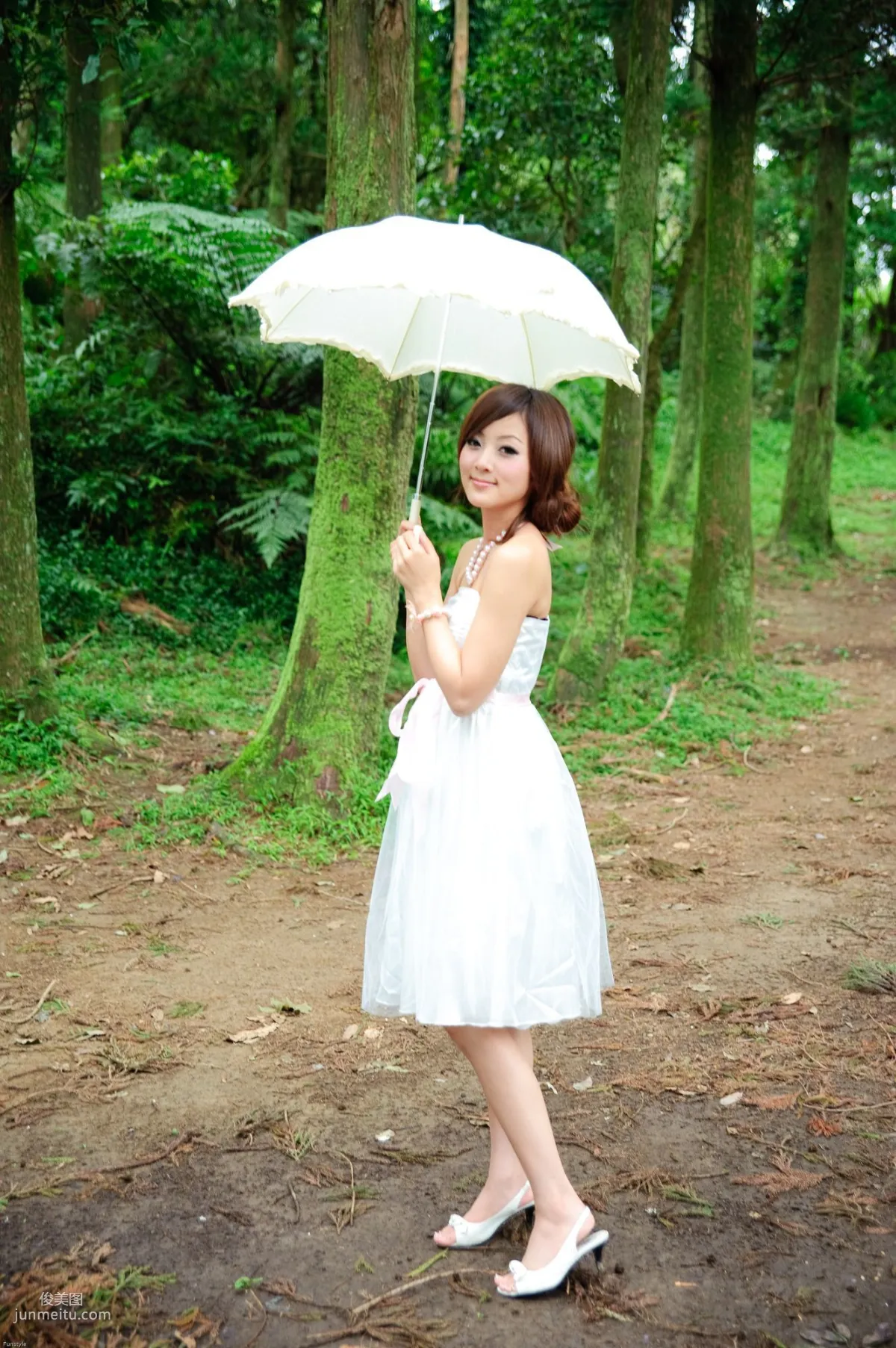Guo Zi MM/Mikako White Waltz + Black Obsession Outdoor Photo Set photo 19