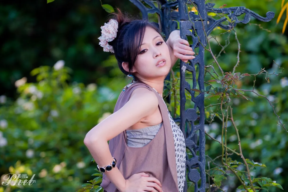 Taiwan Goddess Avy Du Kewei "Suspender Shorts Series" Fresh and Beautiful Outdoor Photo Set photo 20