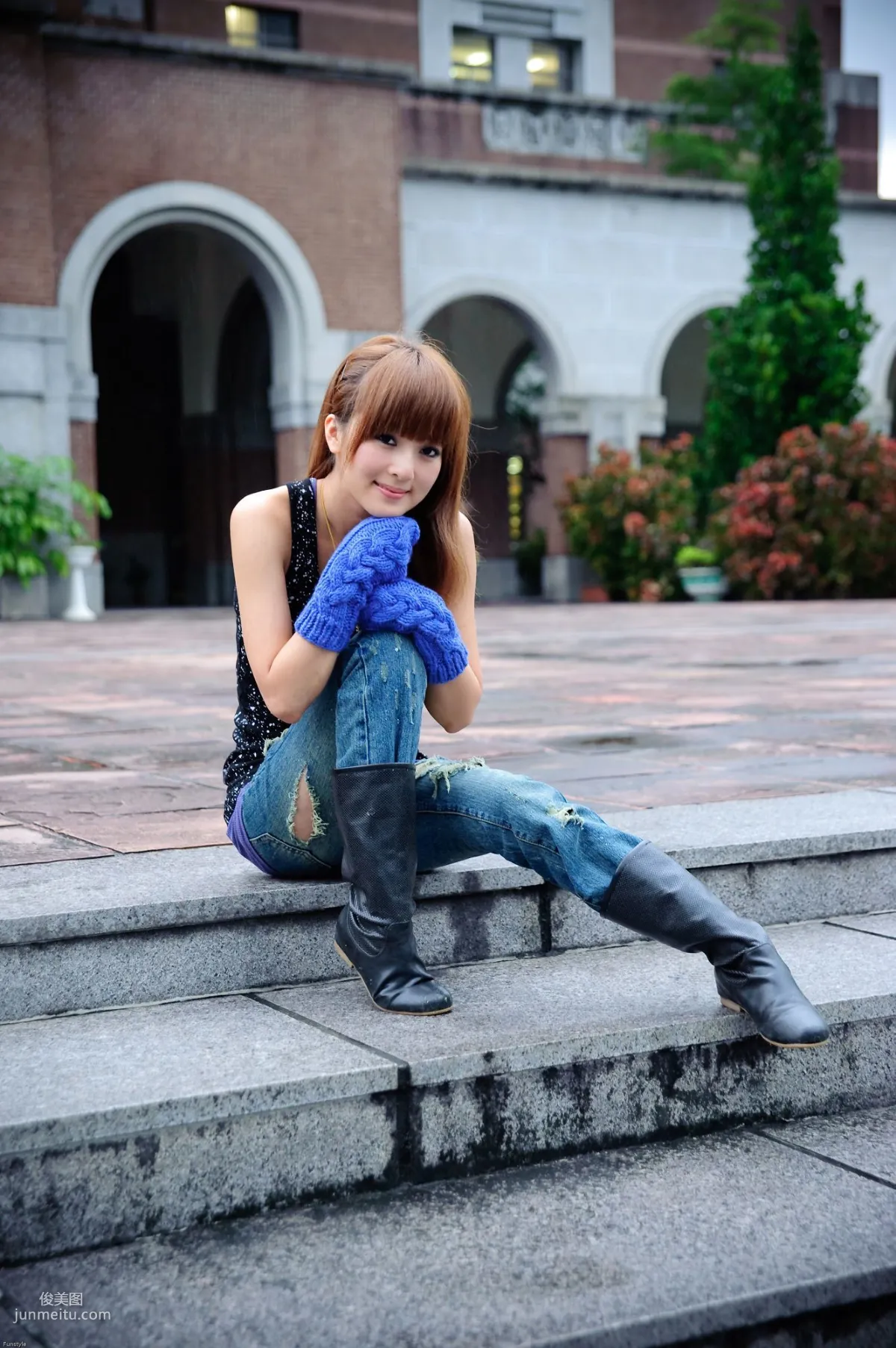 Mikako and Minako, NTU Outdoor Shoot Part 1 Photo Set photo 38