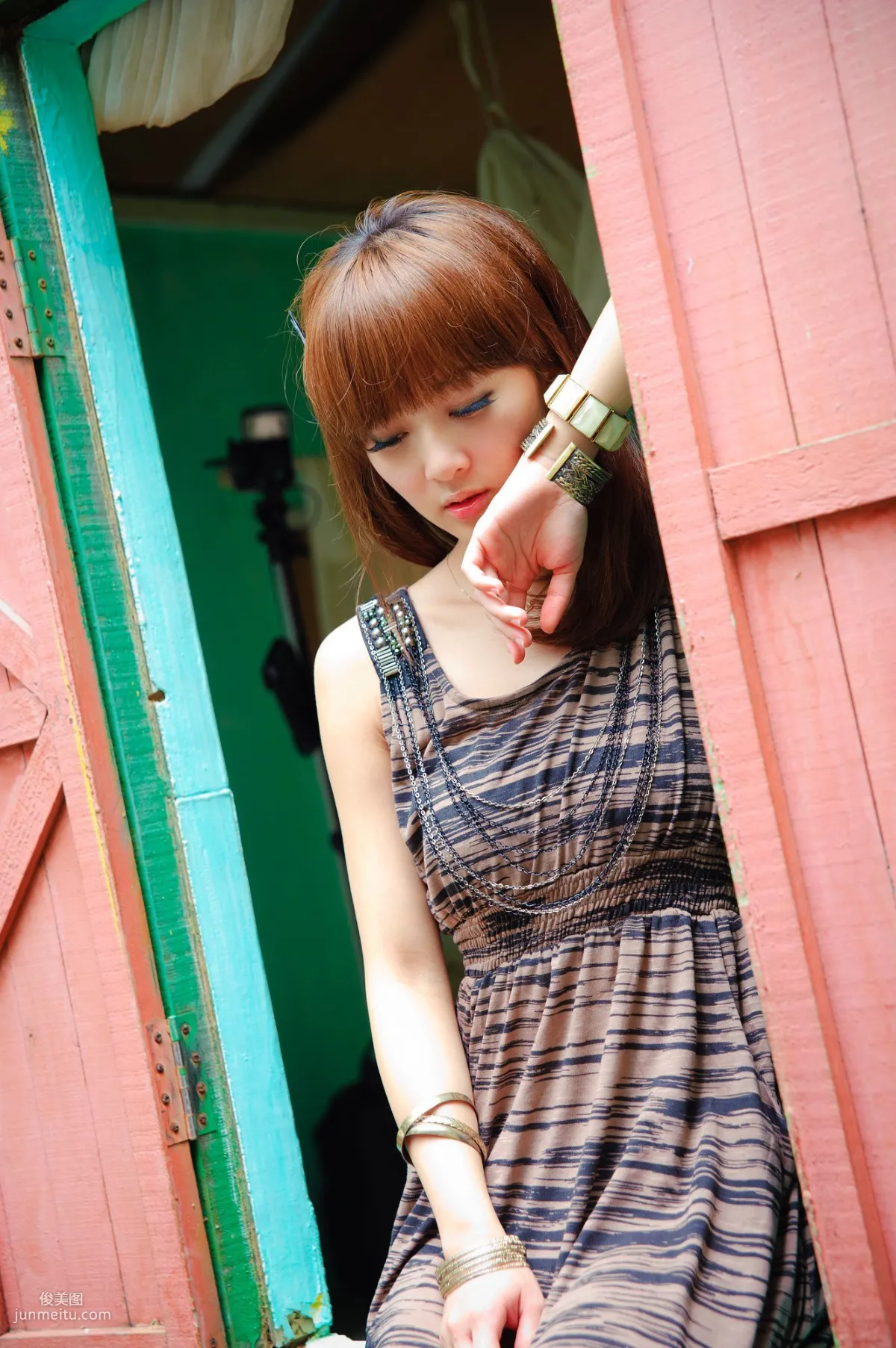 Zhang Kaijie / Mikako, Montmartre Cafe Outdoor Shoot Photo Set photo 48