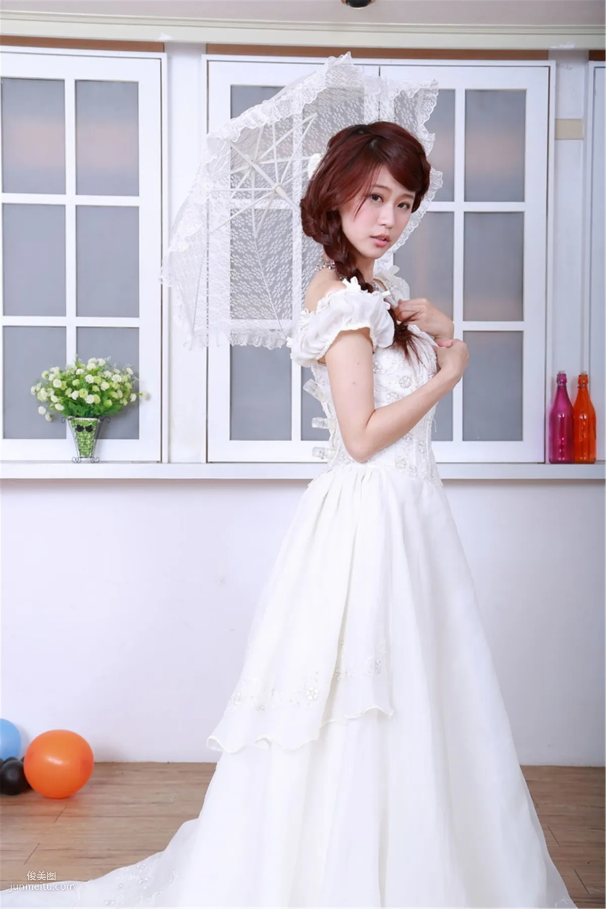 Taiwan Pure Girl Bai Bai / Li Yixuan, Electrical Engineering Girl Wedding Dress Studio Shoot Photo Set photo 15
