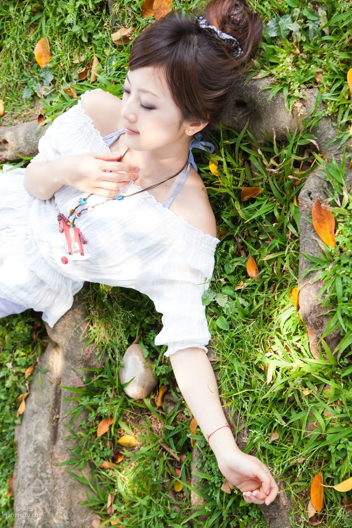 Taiwan Beauty Guo Zi MM Yangmingshan US Military Dormitory Outdoor Shoot Part 2 Photo Set photo 18