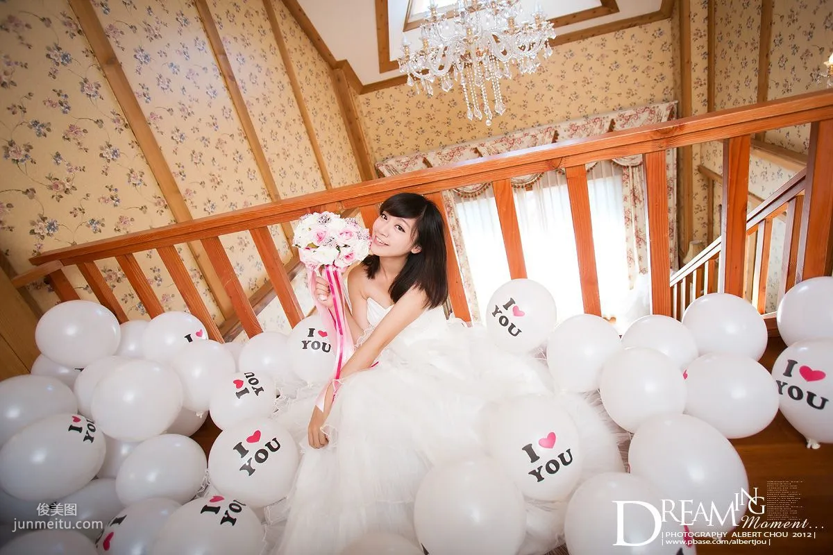 Taiwan Internet Celebrity Winnie Xiaoxue Qingjing Autumn Dream Moment Wedding Dress Chapter Photo Set photo 91