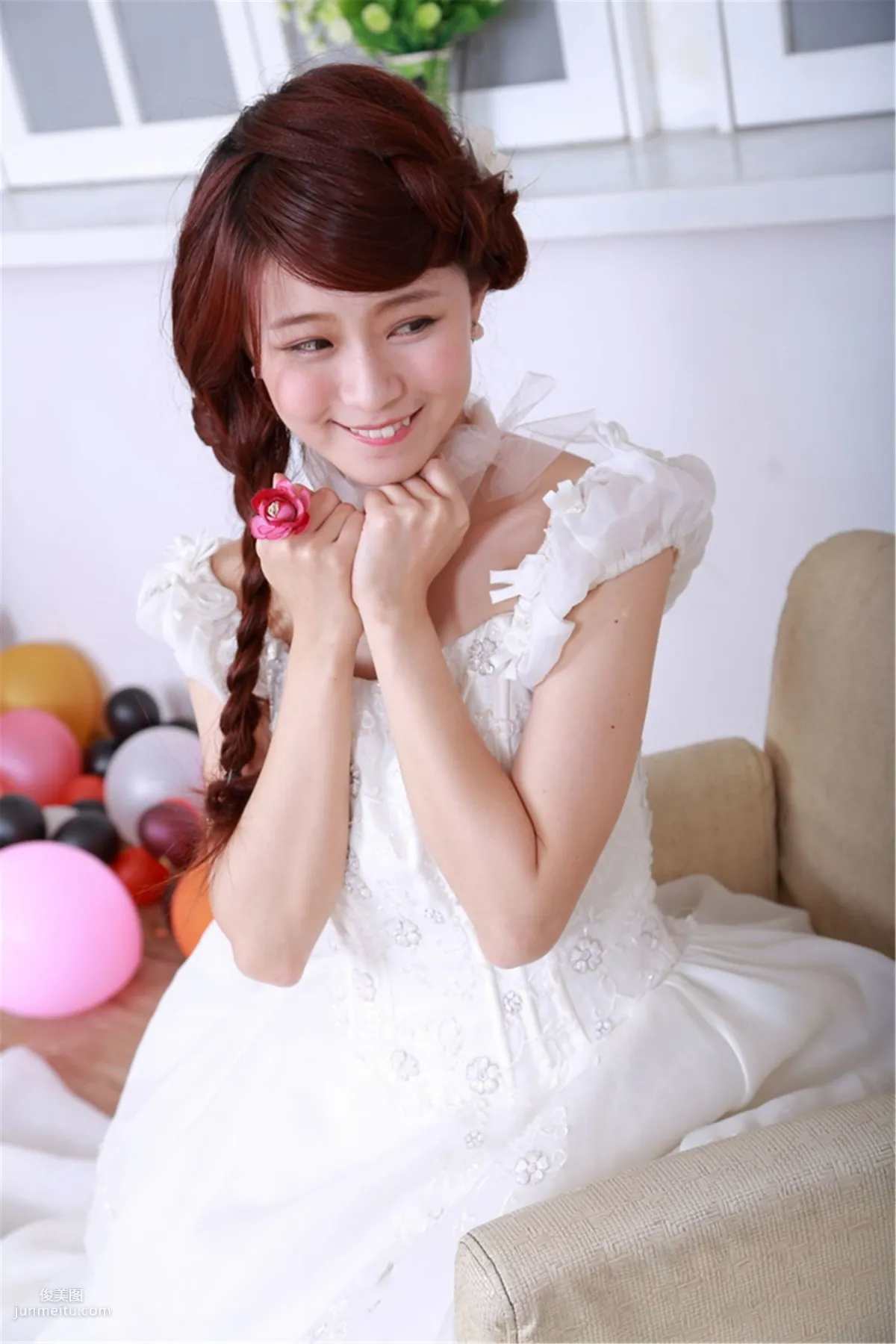 Taiwan Pure Girl Bai Bai / Li Yixuan, Electrical Engineering Girl Wedding Dress Studio Shoot Photo Set photo 19