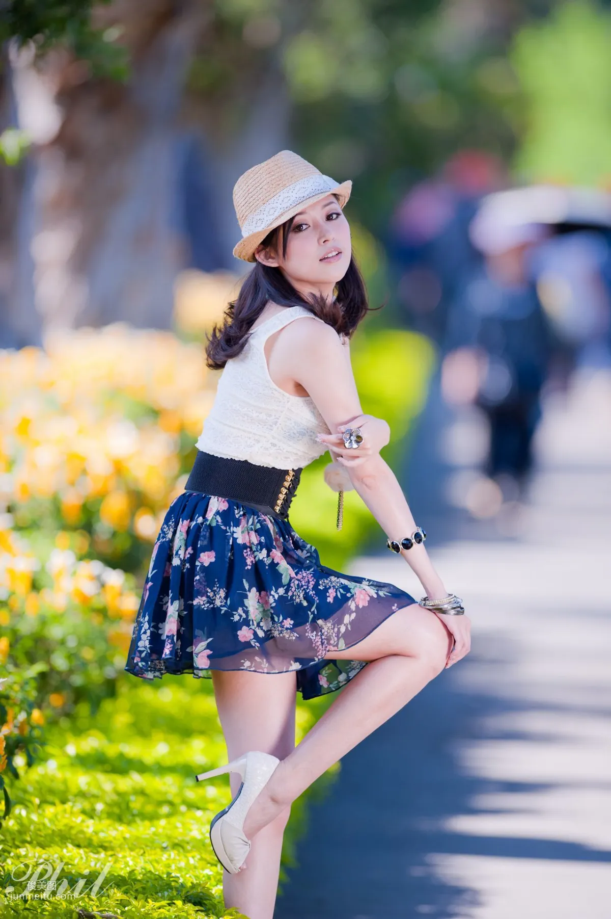 Beautyleg Leg Model Avy Dress Park Outdoor Shoot Photo Set photo 8