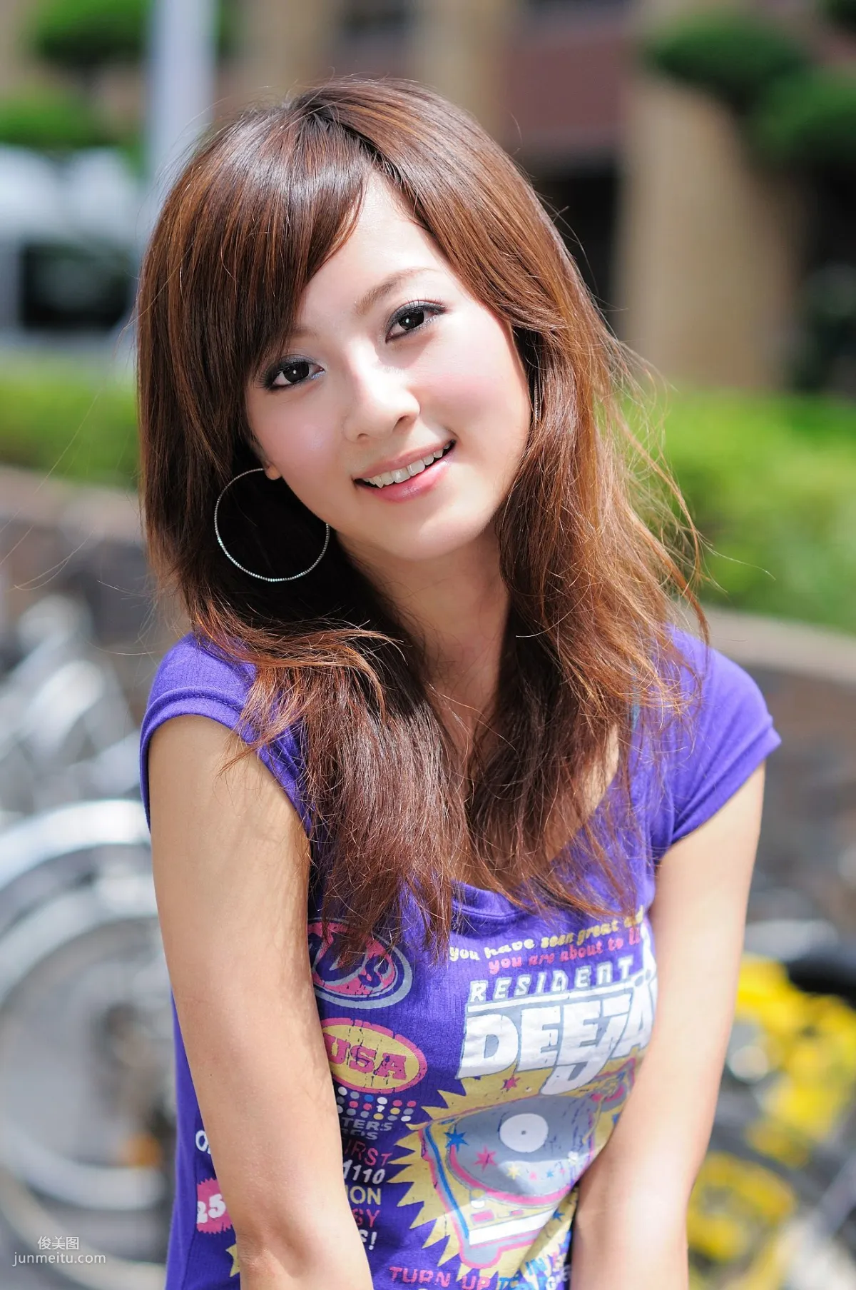 Zhang Yunfei/Mikako Gongguan Shopping District Outdoor Shoot Photo Set photo 44