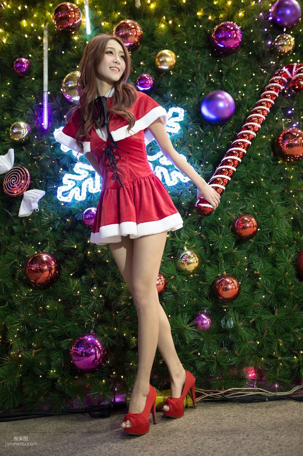 Winnie Xiaoxue/Zhuang Yonghui Christmas Short Skirt Night Shoot Photo Set photo 41