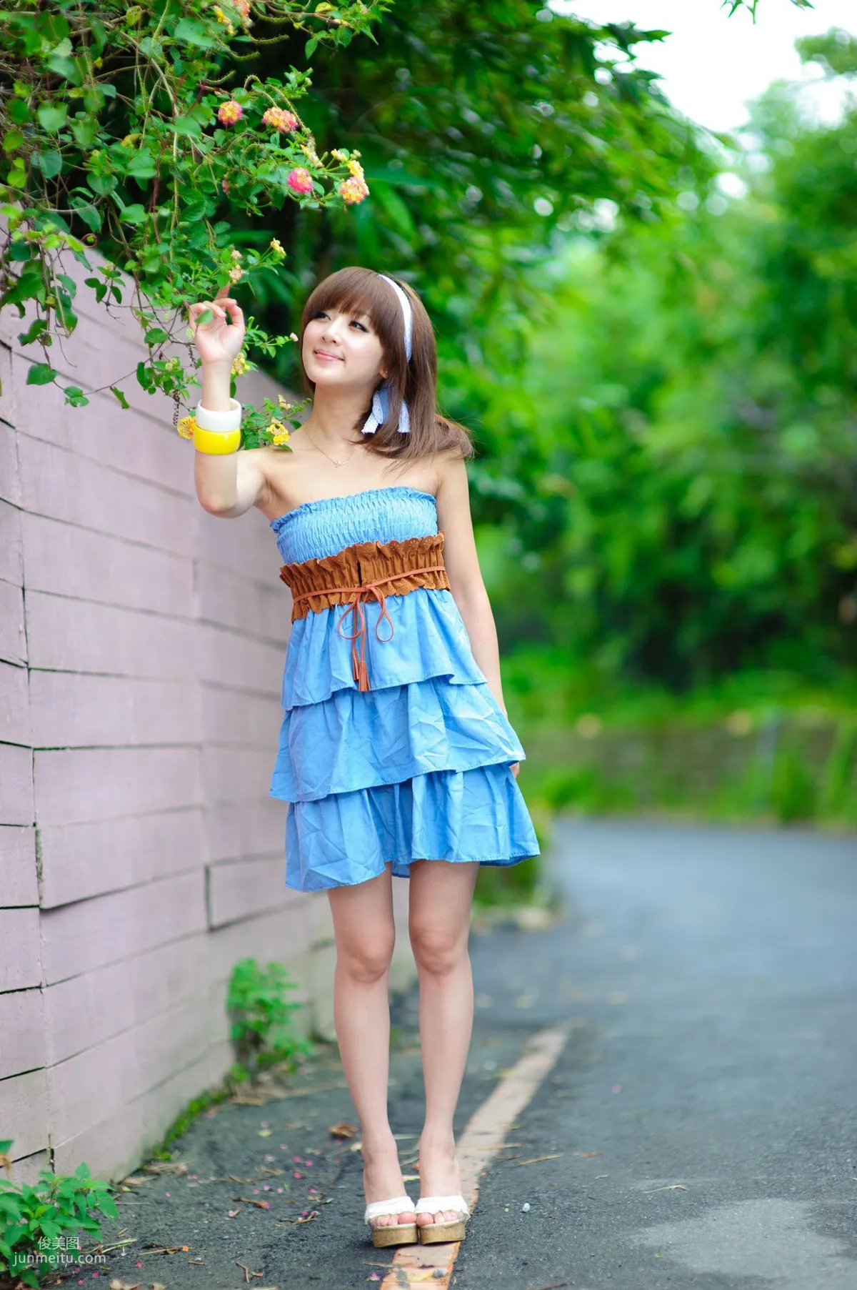 Zhang Kaijie / Mikako, Montmartre Cafe Outdoor Shoot Photo Set photo 2