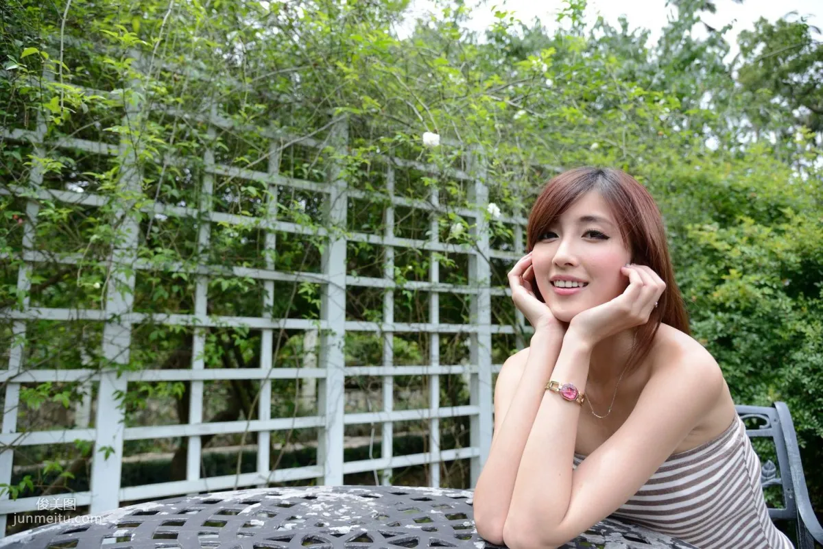 Liao Tingling, Kila Jingjing, Super Short Mini Skirt Series Outdoor Photo Set photo 25