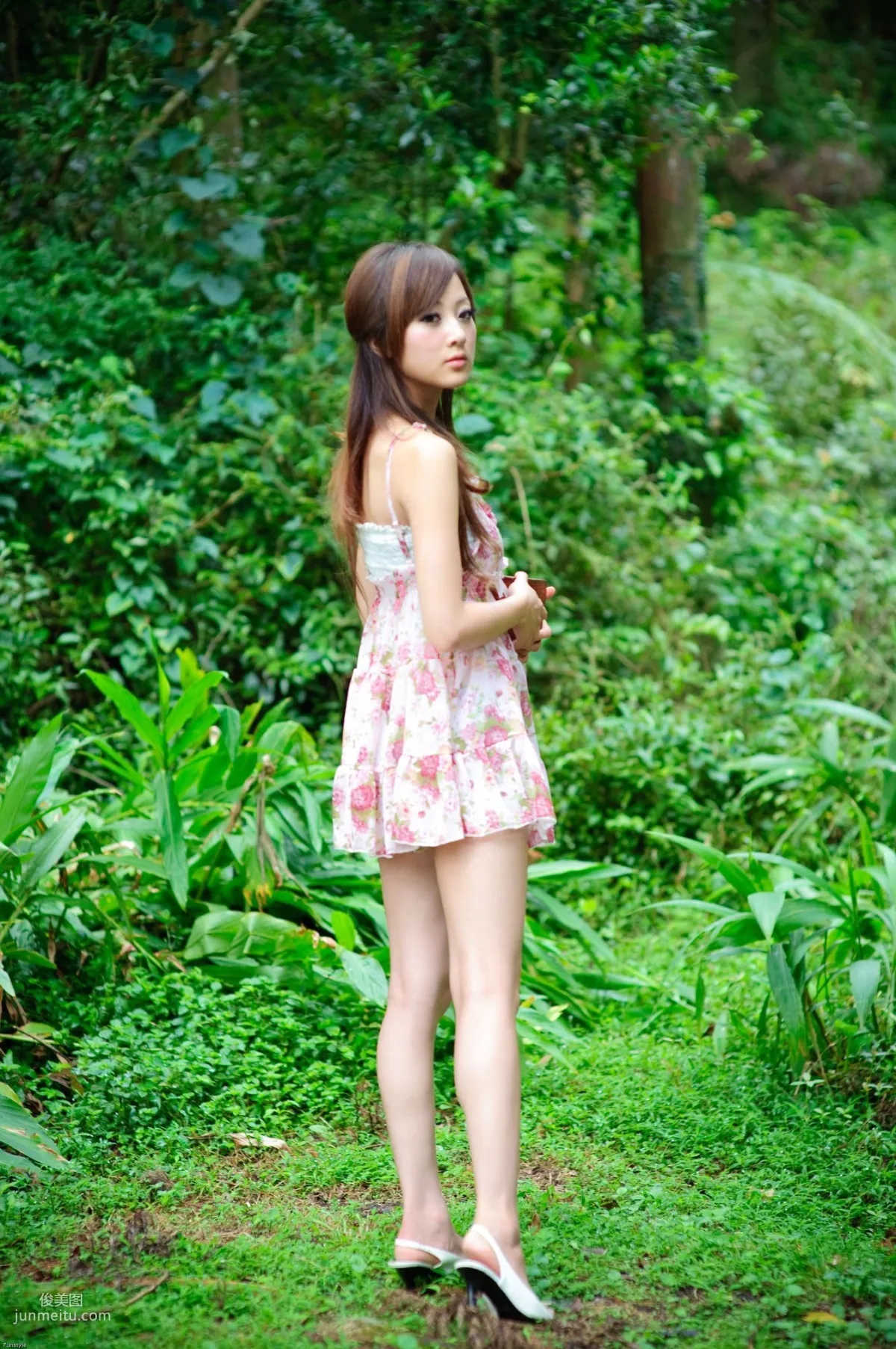 Guo Zi MM/Mikako White Waltz + Black Obsession Outdoor Photo Set photo 6