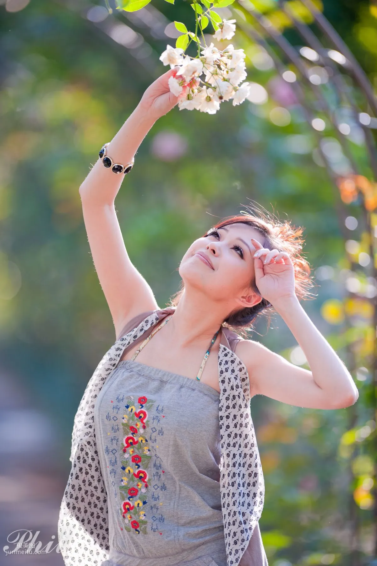 Taiwan Goddess Avy Du Kewei "Suspender Shorts Series" Fresh and Beautiful Outdoor Photo Set photo 11