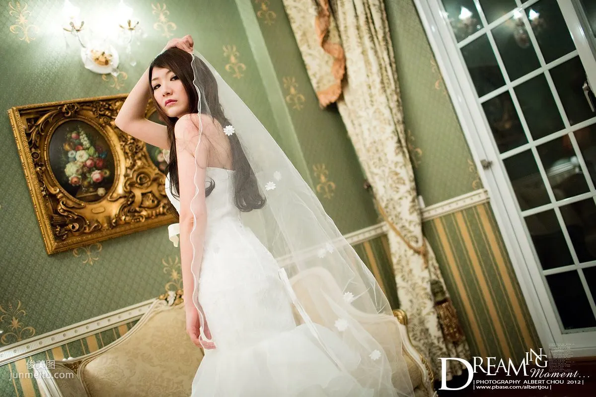 Taiwan Internet Celebrity Winnie Xiaoxue Qingjing Autumn Dream Moment Wedding Dress Chapter Photo Set photo 10