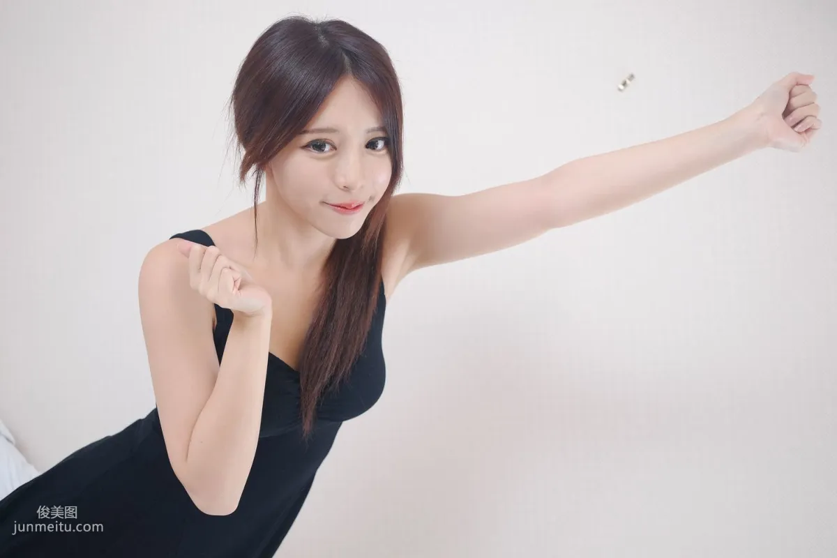 Internet Celebrity and Young Model Zhang Qijun JULIE Sweet Straps Goddess Photo Set photo 21