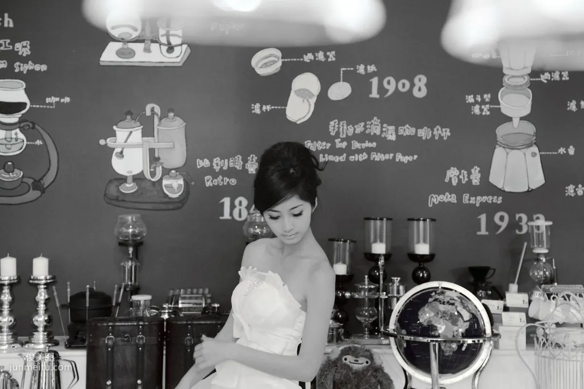 Taiwan Elegant Beauty Emily, Beautiful White Wedding Dress Photo Set photo 21