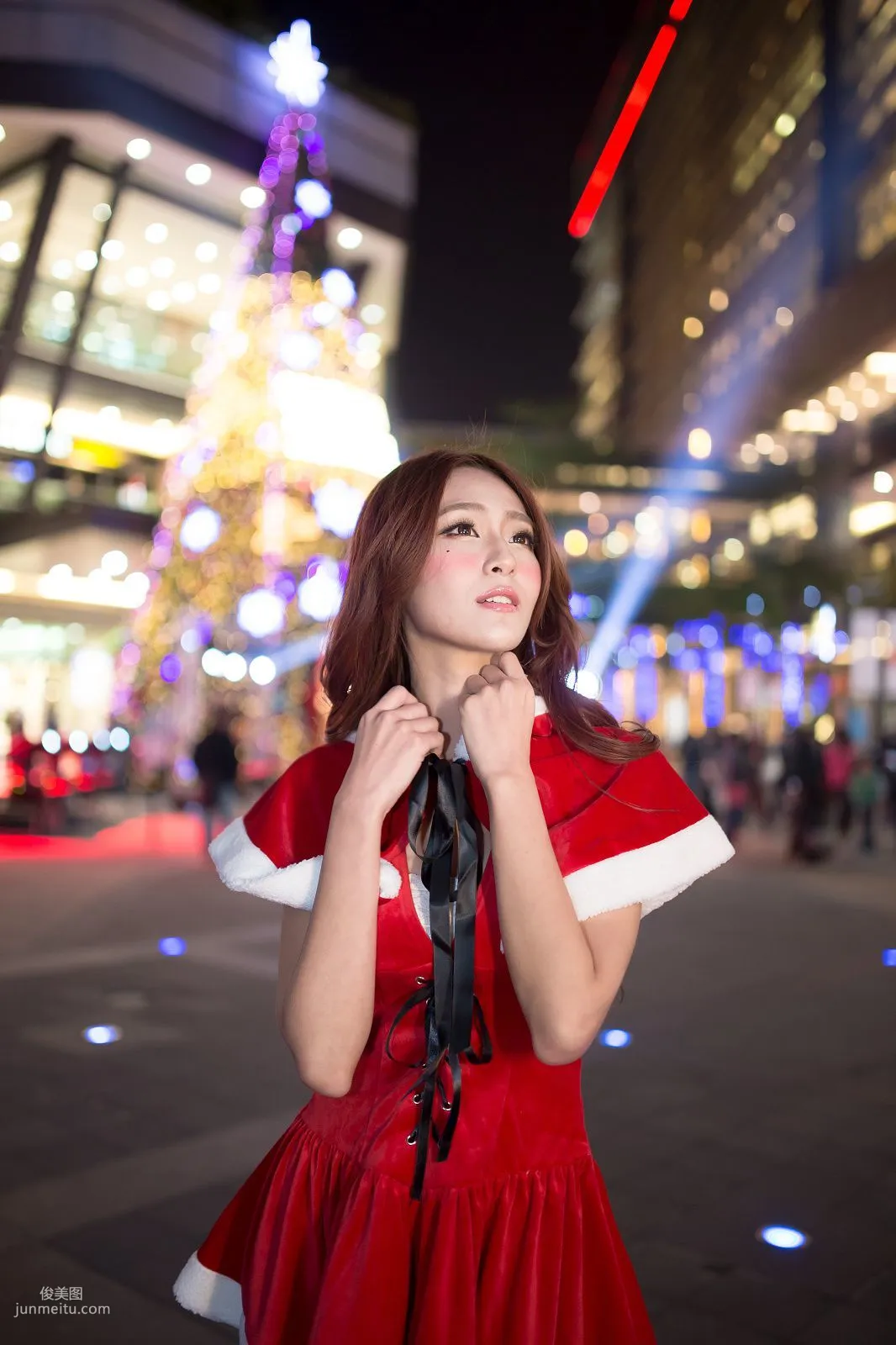 Winnie Xiaoxue/Zhuang Yonghui Christmas Short Skirt Night Shoot Photo Set photo 27