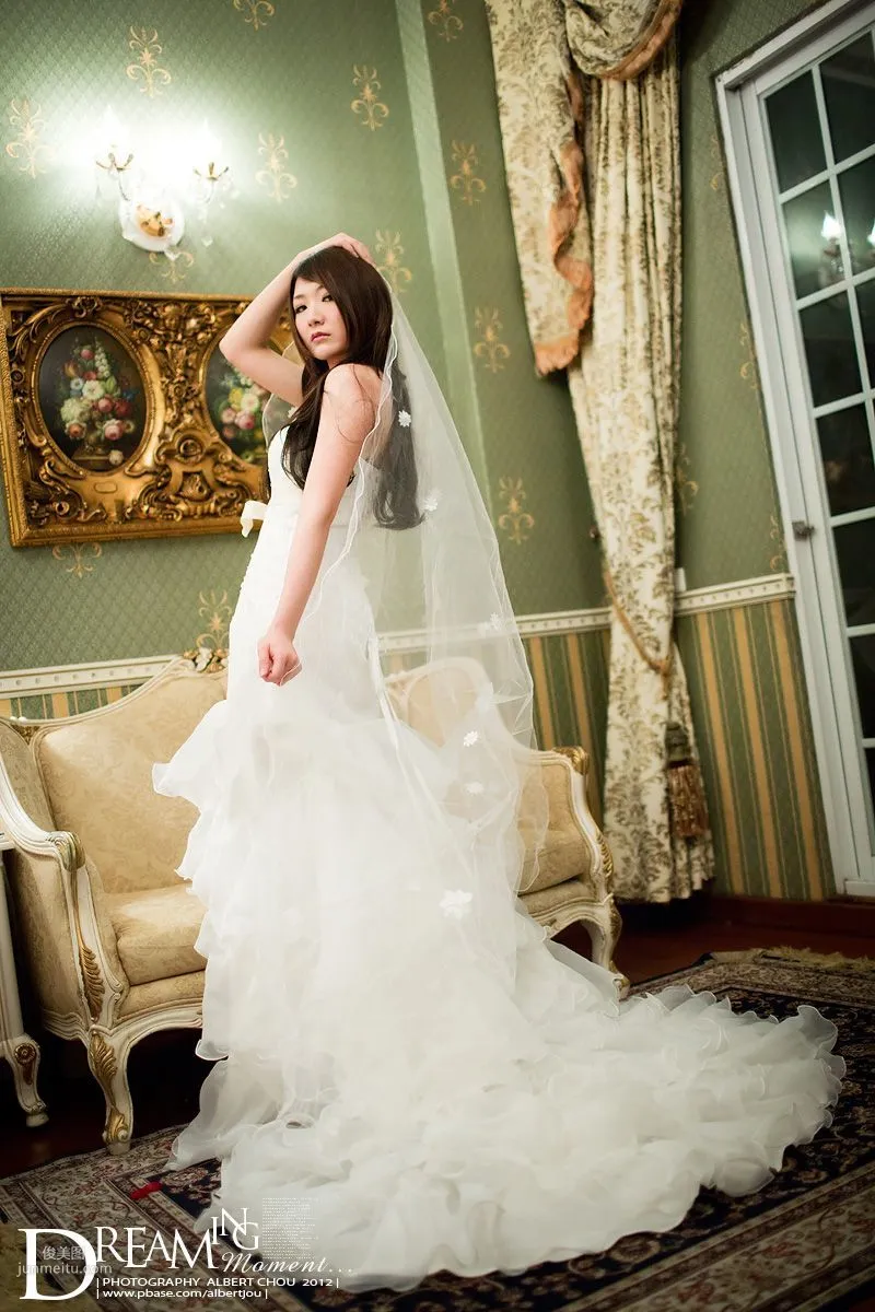 Taiwan Internet Celebrity Winnie Xiaoxue Qingjing Autumn Dream Moment Wedding Dress Chapter Photo Set photo 9