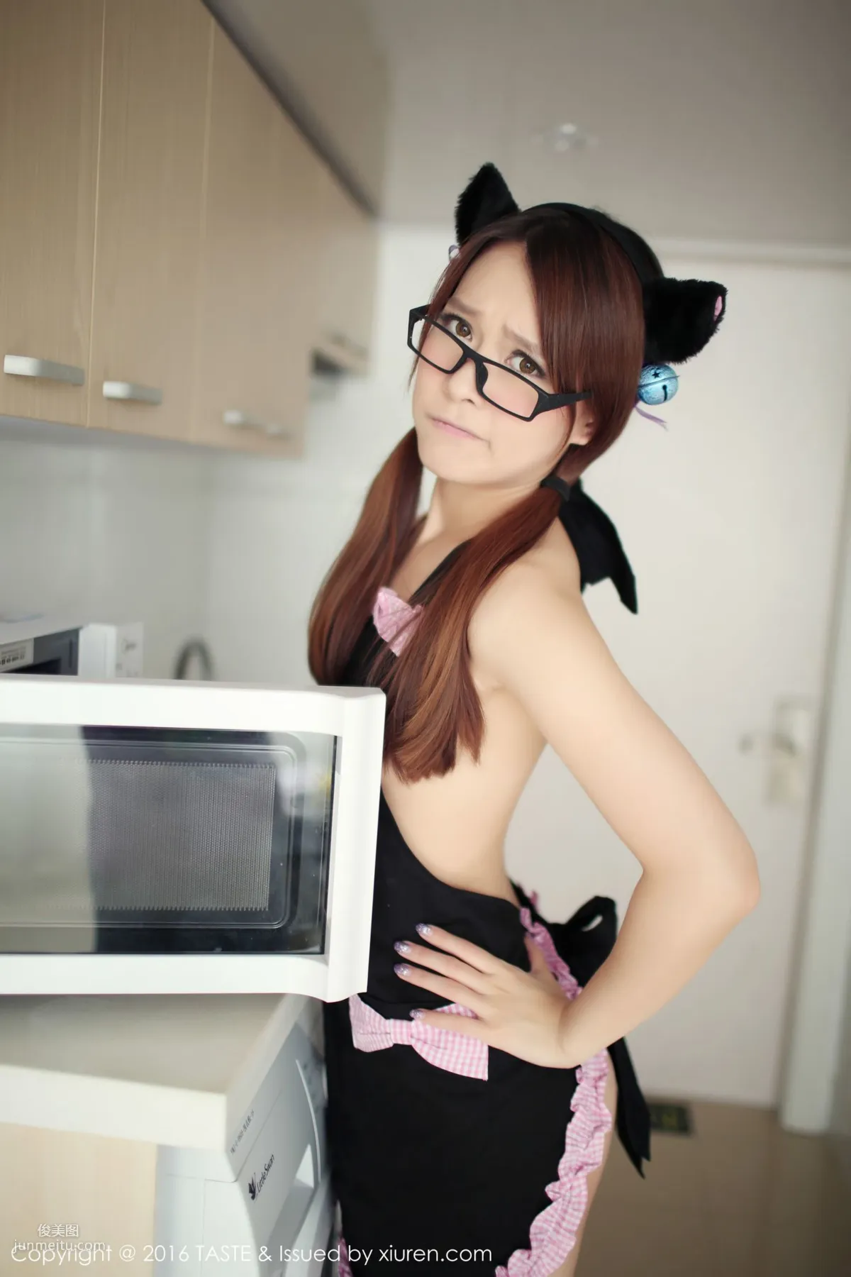 Carol Jiang, Cat-Ear Girl Kitchen Show + School Swimsuit Series [Wanwei Life] Vol.005 Photo Set photo 9