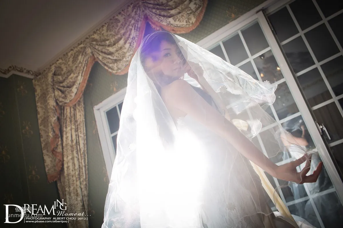 Taiwan Internet Celebrity Winnie Xiaoxue Qingjing Autumn Dream Moment Wedding Dress Chapter Photo Set photo 12