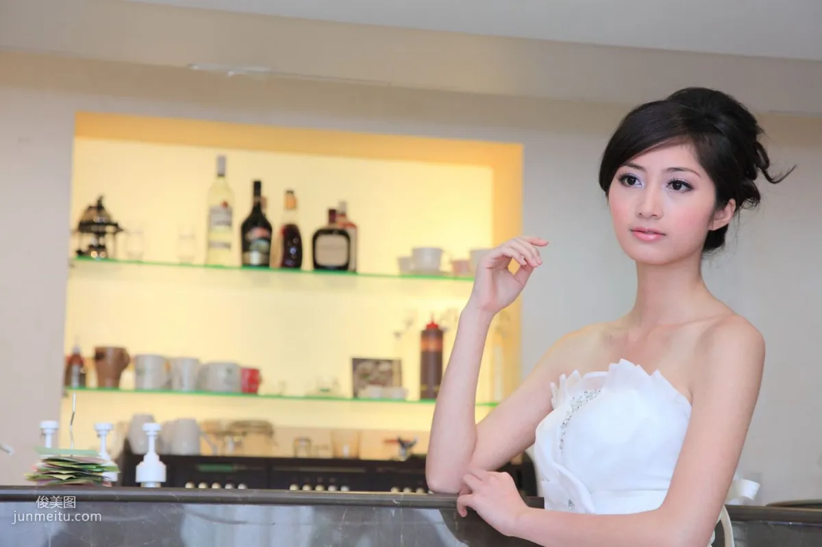 Taiwan Elegant Beauty Emily, Beautiful White Wedding Dress Photo Set photo 24