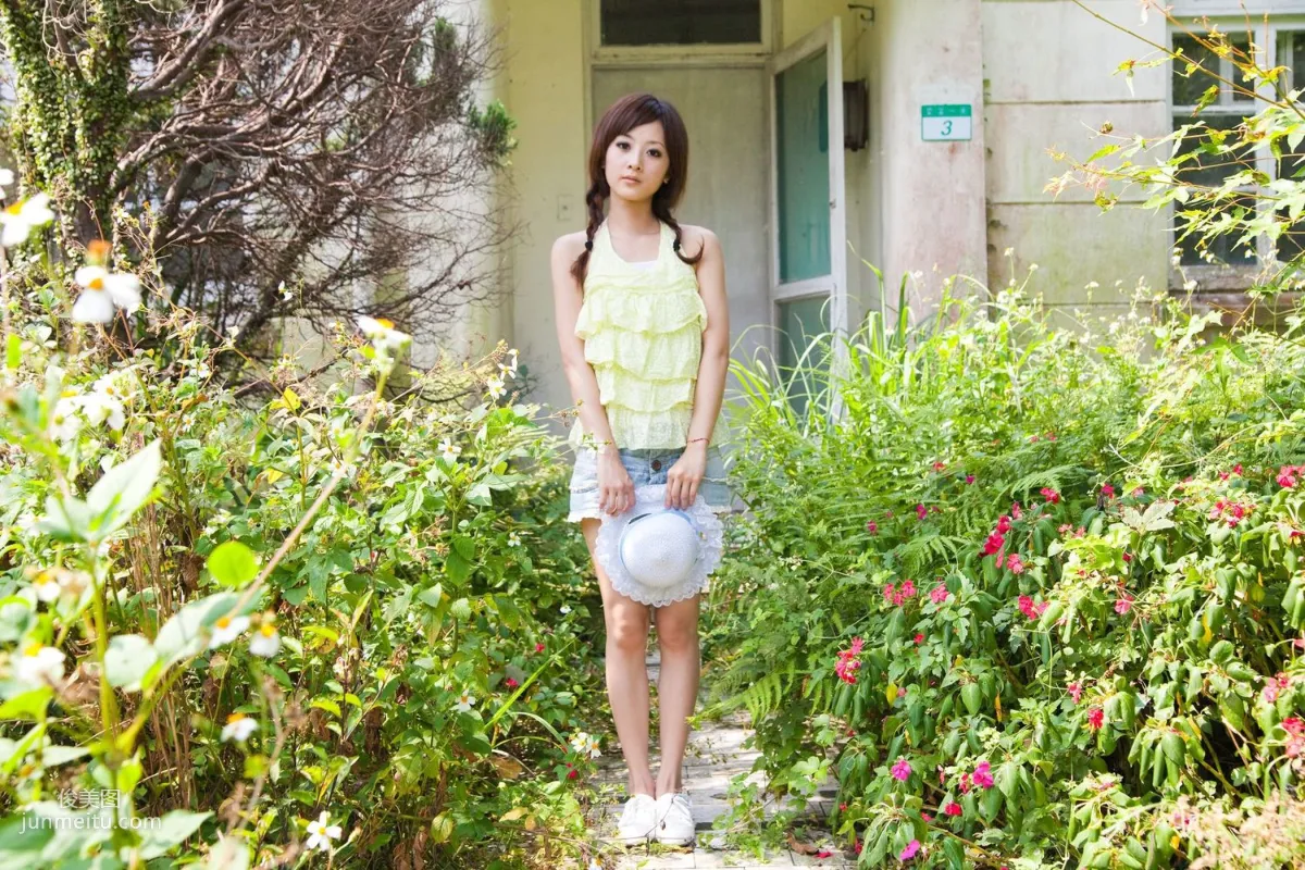 Taiwan Beauty Guo Zi MM Yangmingshan US Military Dormitory Outdoor Shoot Part 2 Photo Set photo 5