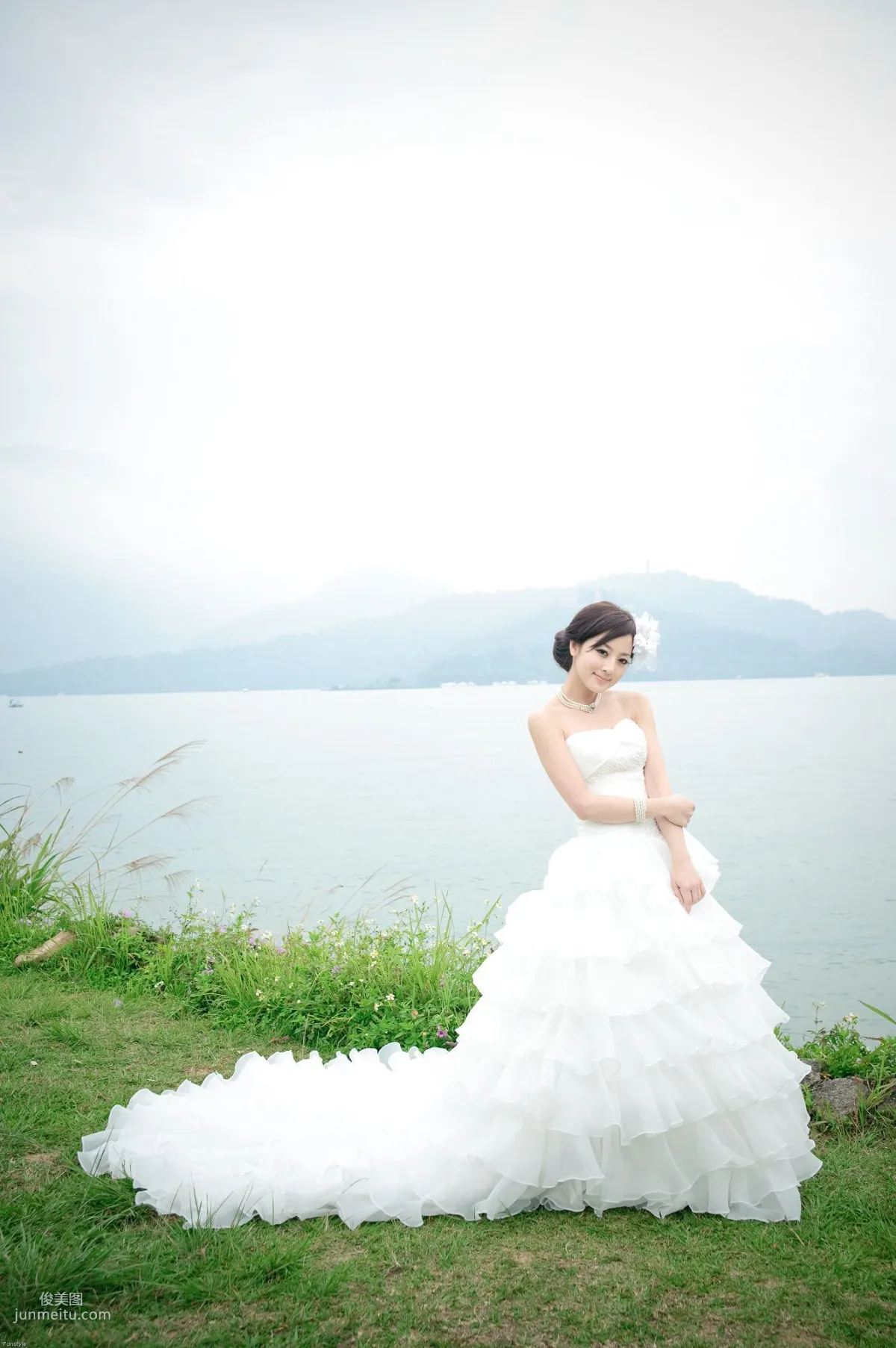 Zhang Kaijie / Zhang Yunfei "Sun Moon Lake + Paper Church (Wedding Dress)" Photo Set photo 23