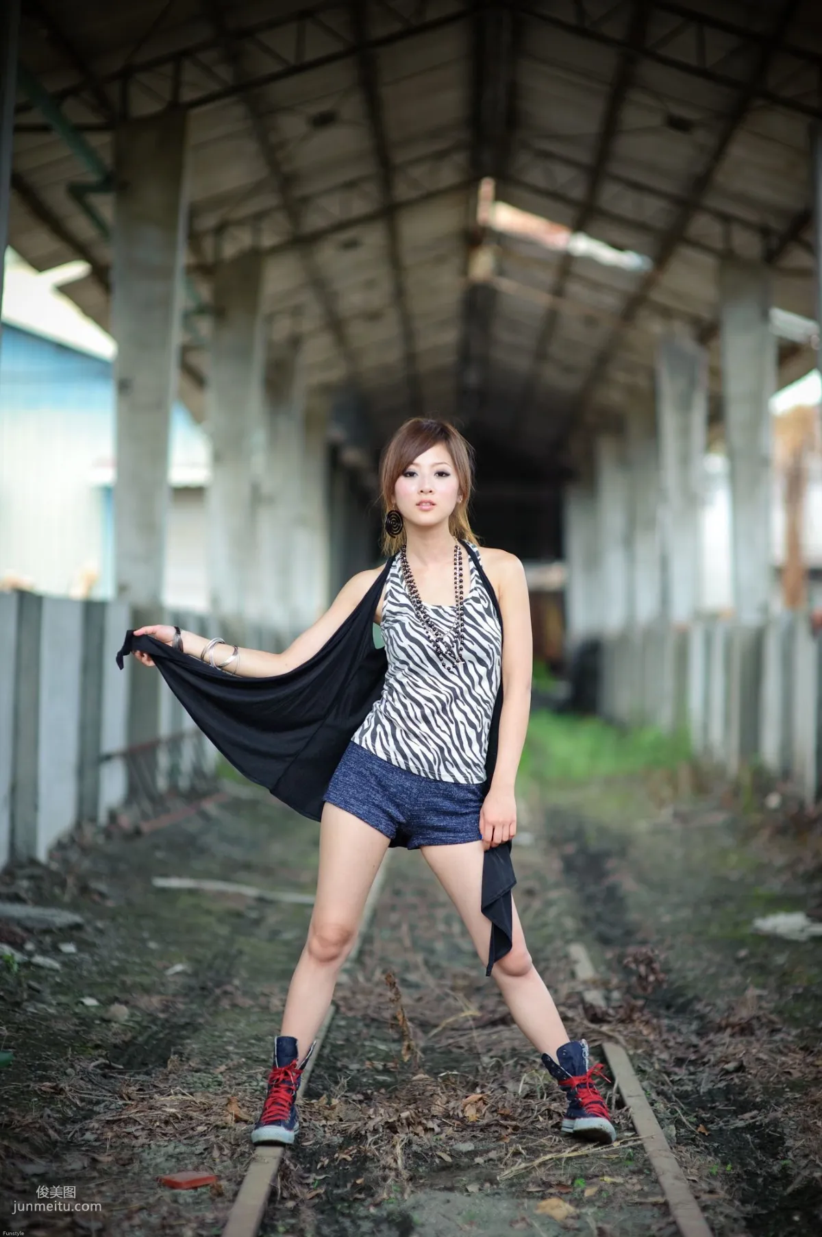 Mikako/Zhang Yunfei Bridgehead Sugar Factory Outdoor Shoot Photo Set photo 18