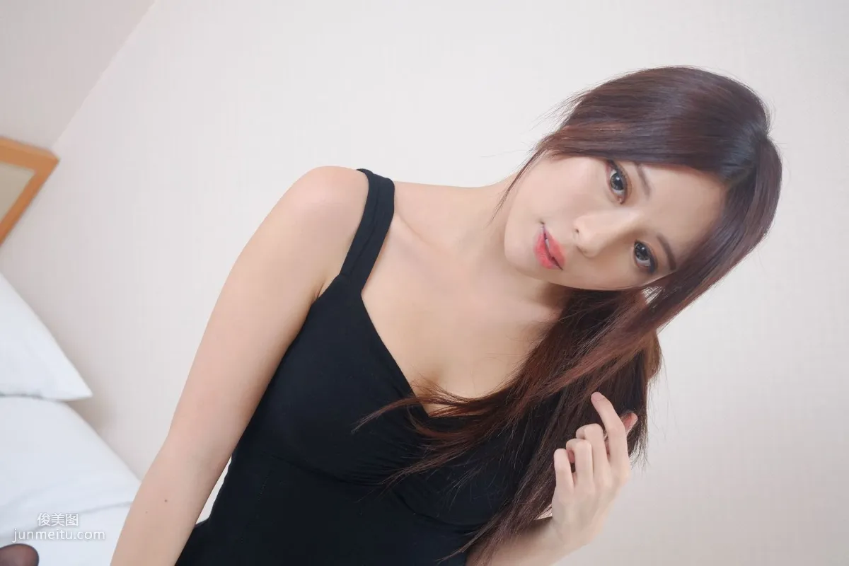 Internet Celebrity and Young Model Zhang Qijun JULIE Sweet Straps Goddess Photo Set photo 25