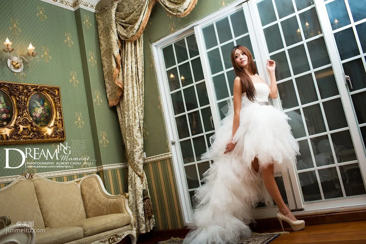 Taiwan Internet Celebrity Winnie Xiaoxue Qingjing Autumn Dream Moment Wedding Dress Chapter Photo Set photo 32