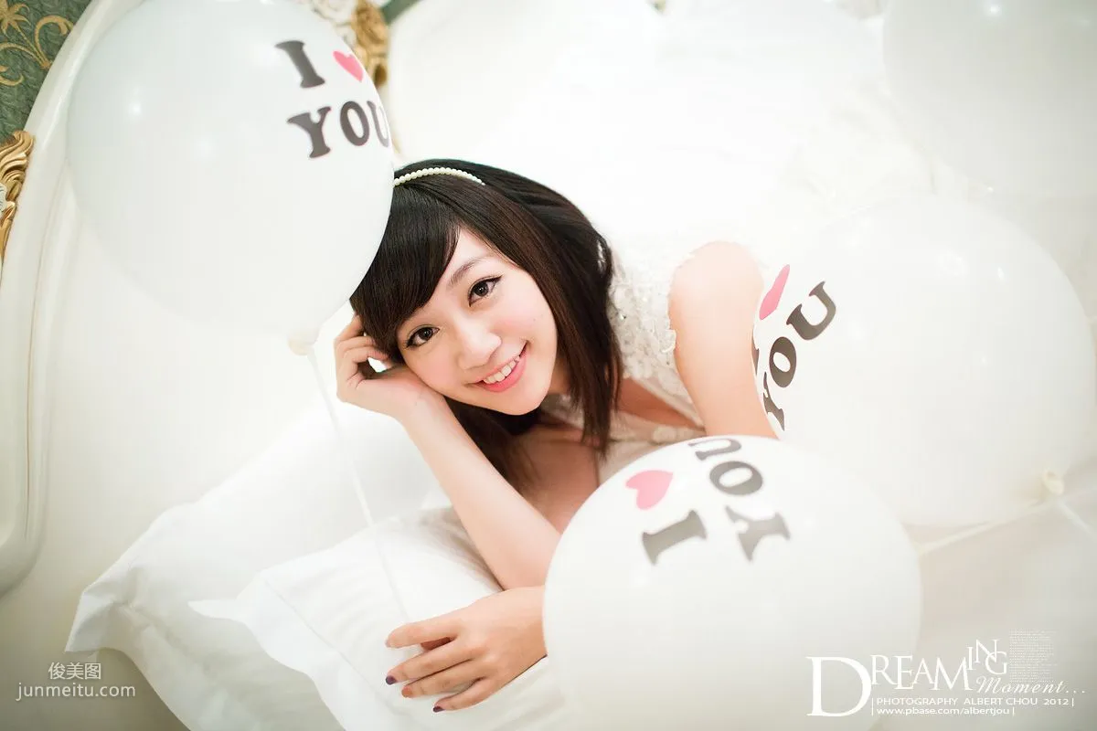 Taiwan Internet Celebrity Winnie Xiaoxue Qingjing Autumn Dream Moment Wedding Dress Chapter Photo Set photo 77
