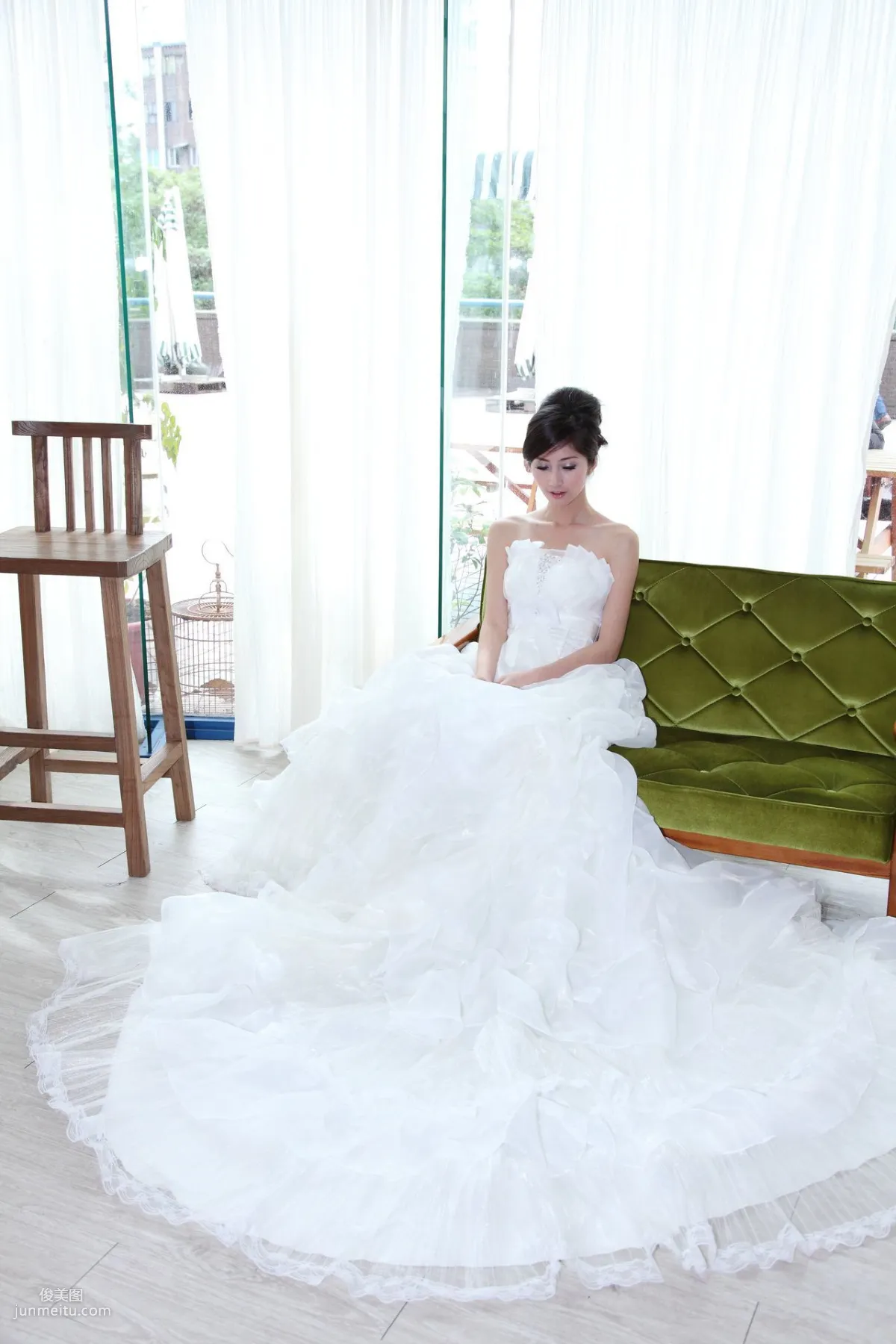 Taiwan Elegant Beauty Emily, Beautiful White Wedding Dress Photo Set photo 35