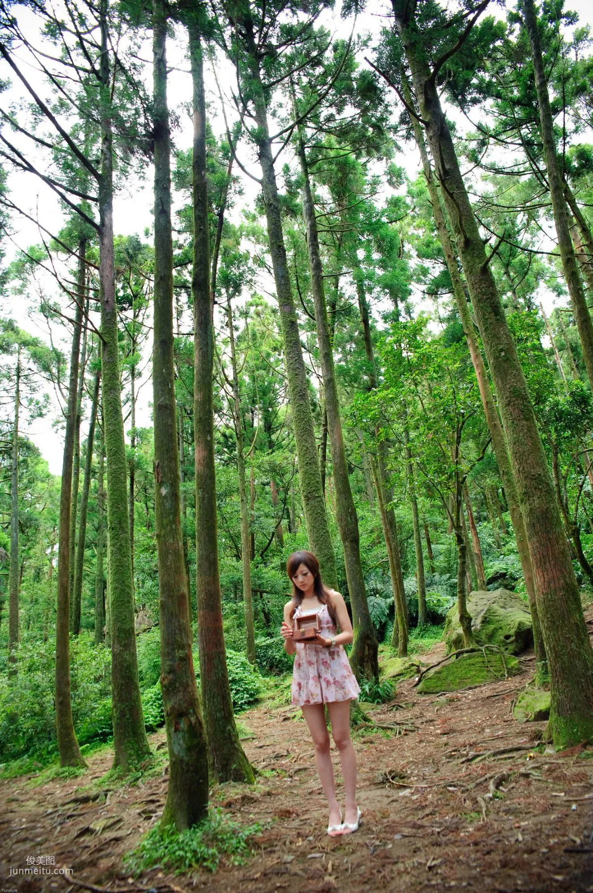 Guo Zi MM/Mikako White Waltz + Black Obsession Outdoor Photo Set photo 15