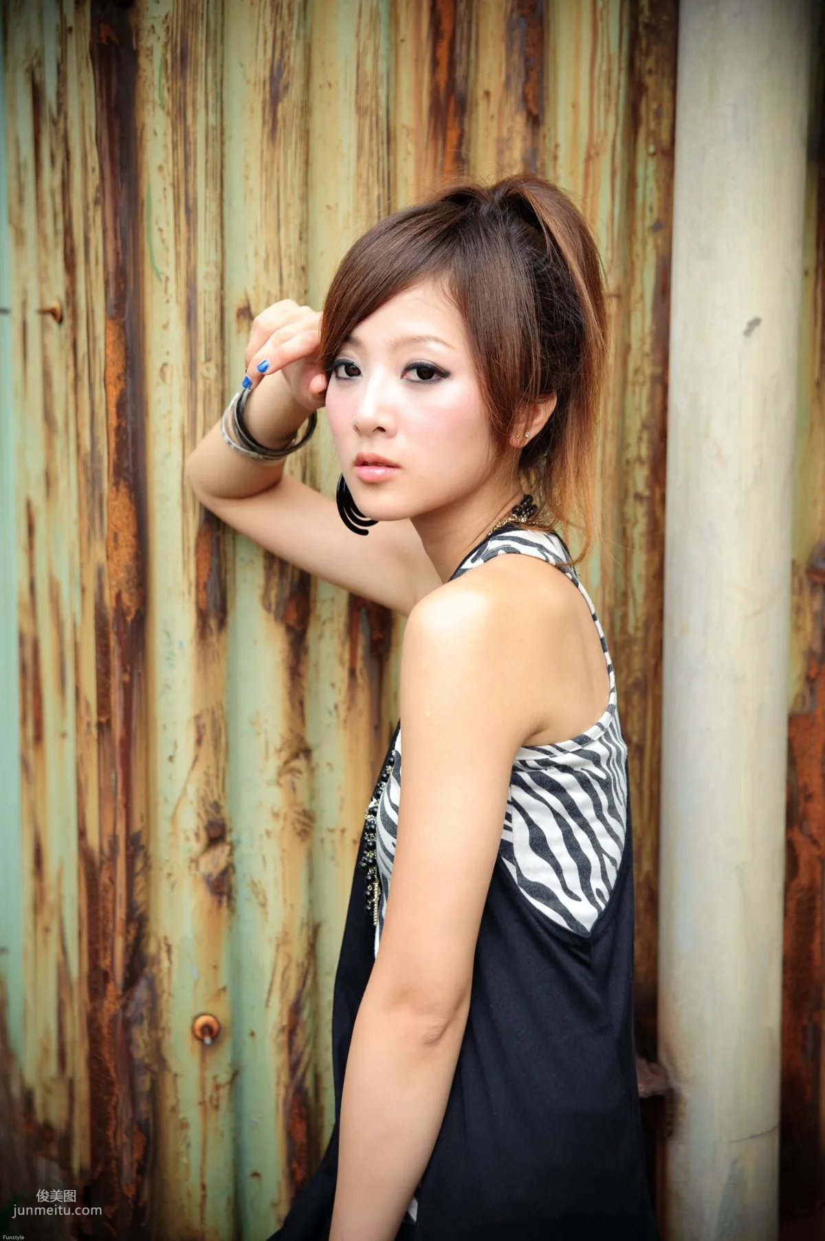 Mikako/Zhang Yunfei Bridgehead Sugar Factory Outdoor Shoot Photo Set photo 12
