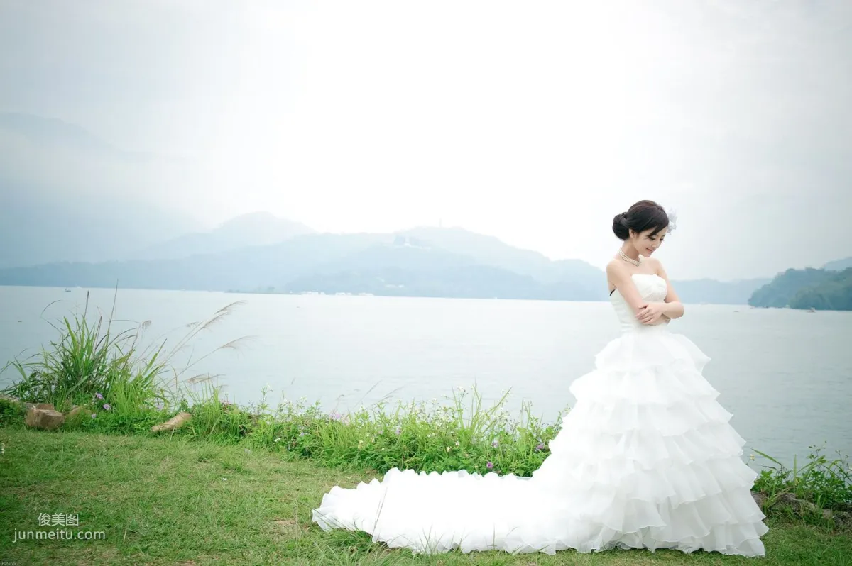 Zhang Kaijie / Zhang Yunfei "Sun Moon Lake + Paper Church (Wedding Dress)" Photo Set photo 24